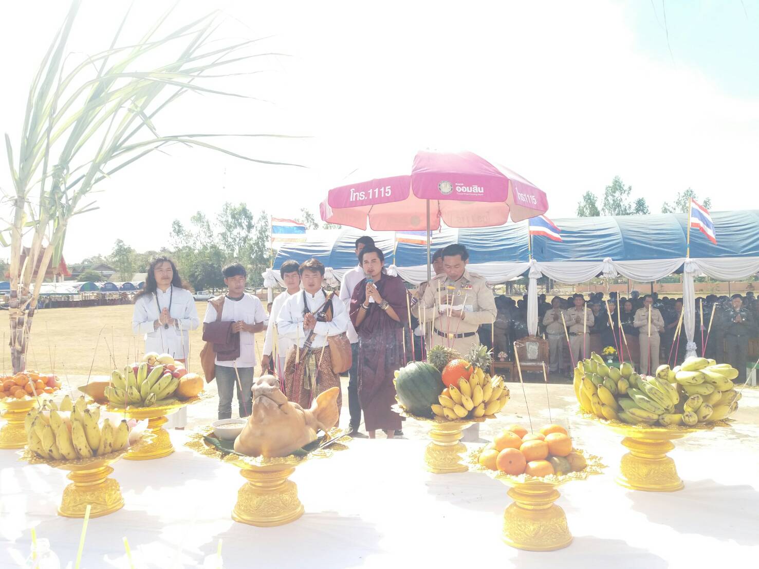 นายประเสริฐ มั่นศิริ ประมงจังหวัดอุบลราชธานี ร่วมเป็นเกียรติในงานพิธี บวงสรวงศาลพระภูมิประจำที่ว่าการอำเภอดอนมดแดง..คลิก