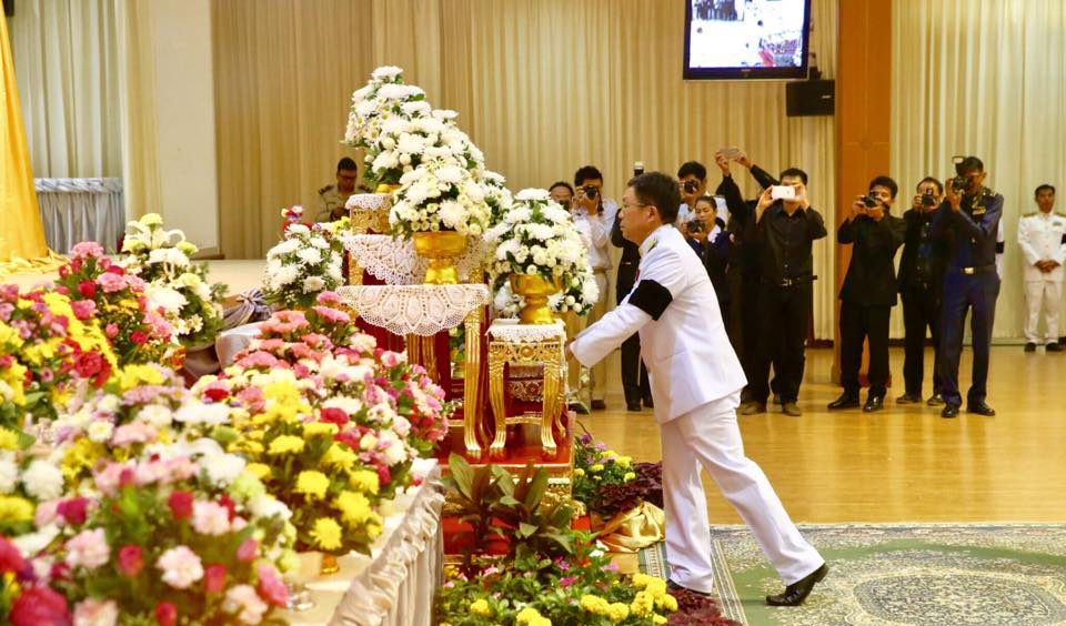 ข้าราชสำนักงานประมงจังหวัดอุบลราชธานี ร่วมพิธีพิธีถวายราชสักการะเนื่องในวันพ่อขุนรามคำแหงมหาราช..คลิก