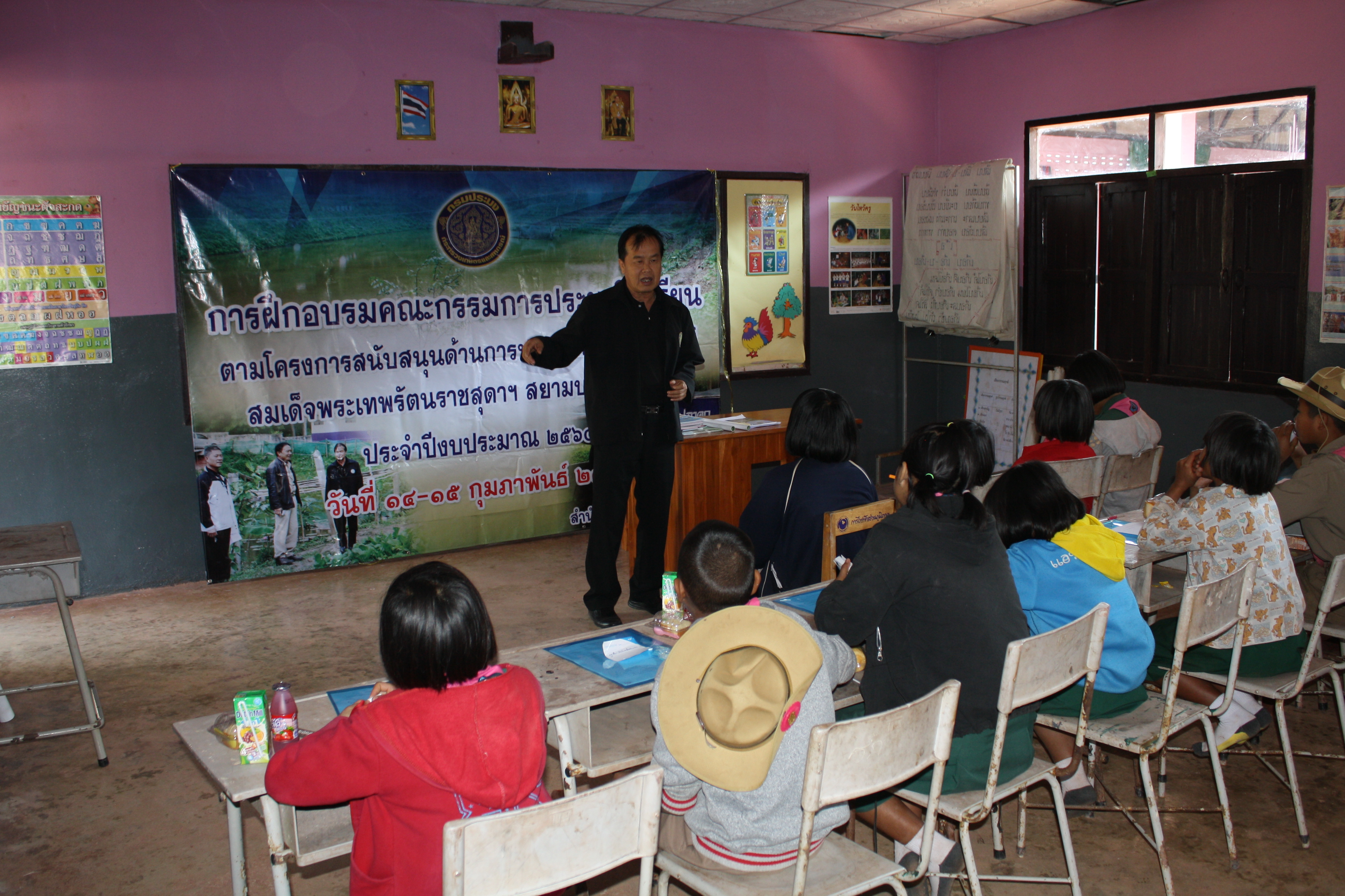 สำนักงานประมงจังหวัดน่าน จัดฝึกอบรมคณะกรรมการประมงโรงเรียนโครงการสนับสนุนด้านการประมงตามพระราชดำริ สมเด็จพระเทพรัตนราชสุดาฯสยามบรมราชกุมารี ประจำปี 2560 ณ.โรงเรียนตำรวจตระเวนชายแดนพีระยานุเคราะห์ฯ 3 บ้านสว่าง ตำบลหนองแดง อำเภอแม่จริม จังหวัดน่าน..คลิก