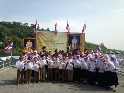 พิธีปล่อยพันธุ์สัตว์น้ำ เนื่องในโอกาสเฉลิมพระชนมพรรษา 65 พรรษา 28 กรกฎาคม 2560 สมเด็จพระเจ้าอยู่หัวมหาวชิราลงกรณ บดินทรเทพยวรางกูร..คลิก