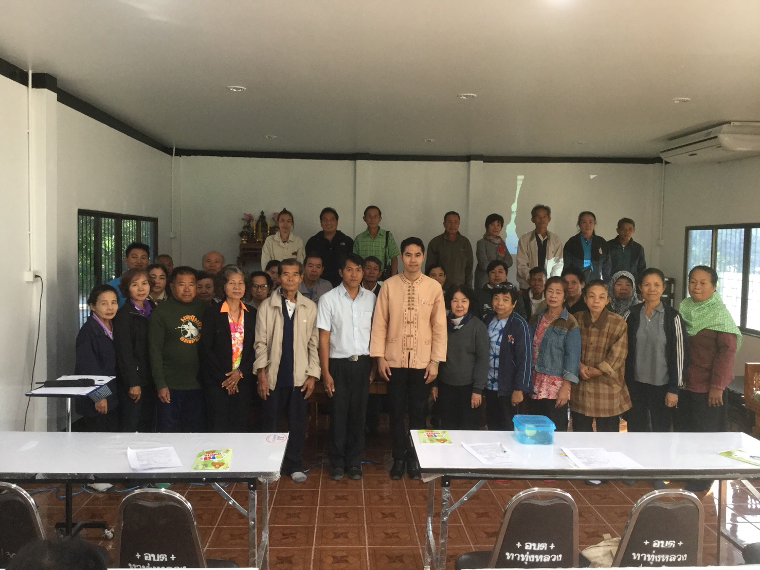 สำนักงานประมงจังหวัดลำพูน ประชุมชี้แจ้งโครงการส่งเสริมเกษตรกรด้านการประมง ประจำปี ๒๕๖๑..คลิก