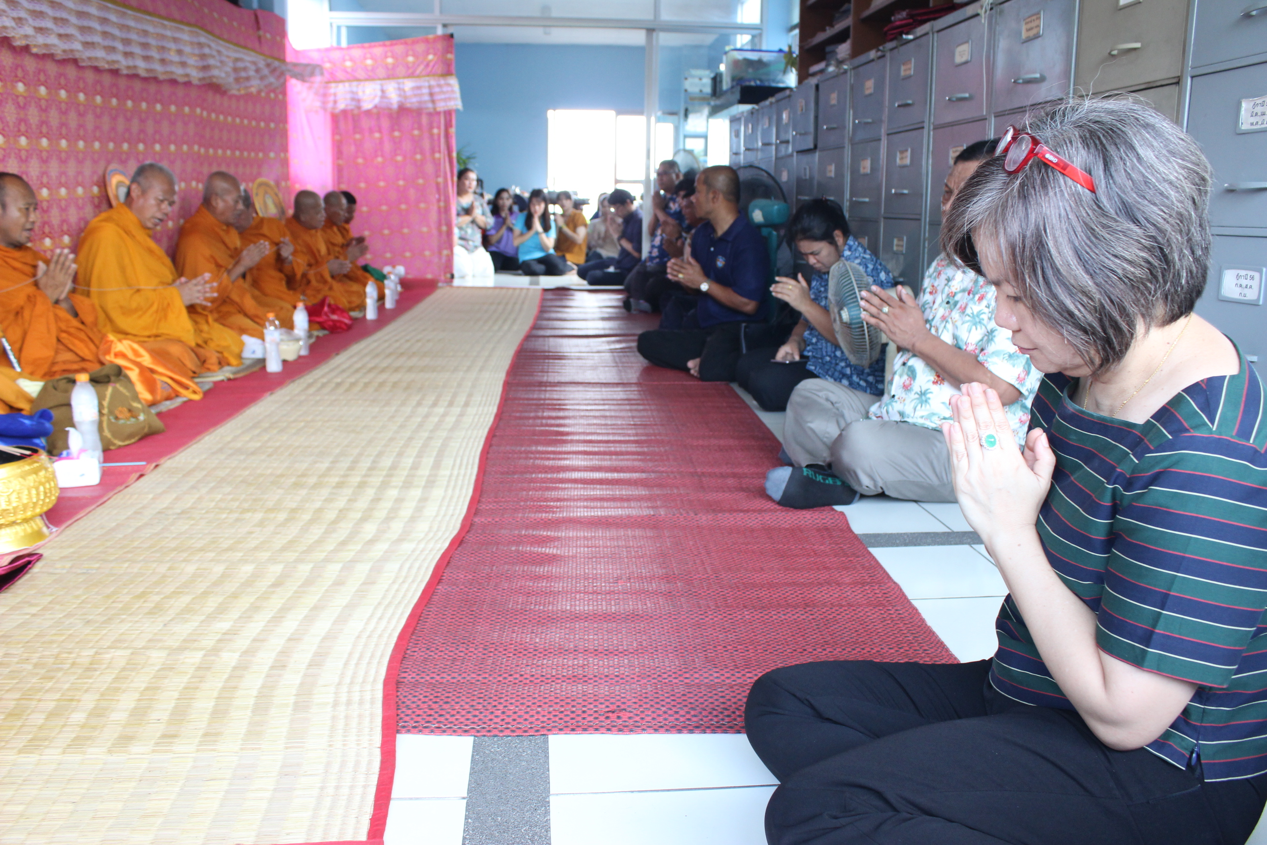 ศูนย์วิจัยและพัฒนาประมงอ่าวไทยตอนบน (สมุทรปราการ) จัดงานทำบุญ และเลี้ยงพระเพล จำนวน 9 รูป..คลิก