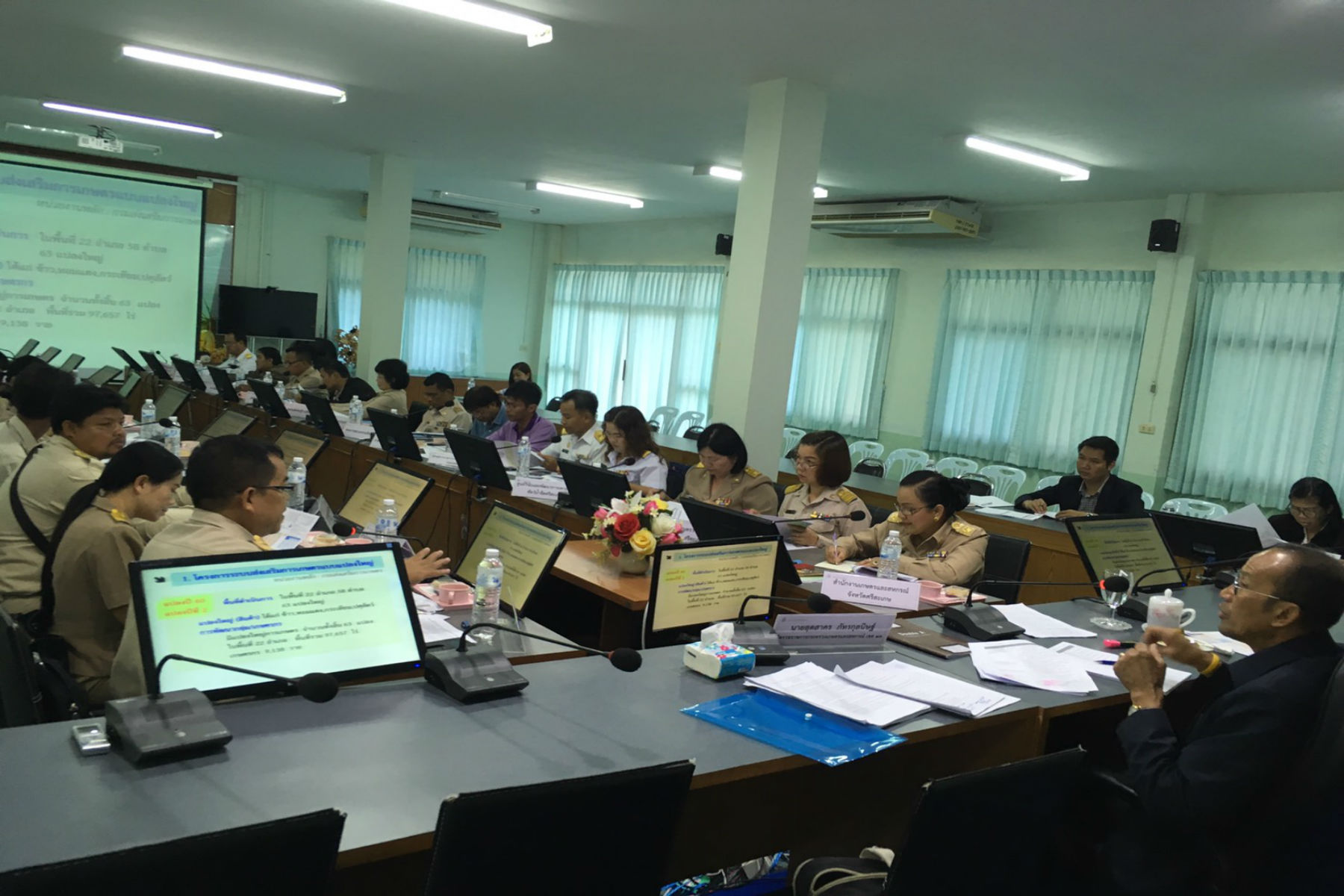วันที่  ๖  สิงหาคม  ๒๕๖๑ นายสุดสาคร ภัทรกุลนิษฐ์ ผู้ตรวจราชการกระทรวงเกษตรและสหกรณ์ เขต ๑๓ และคณะ ลงพื้นที่จังหวัดศรีสะเกษเพื่อประชุมติดตามงาน/โครงการตามแผนการตรวจราชการ ปี ๒๕๖๑ รอบที่ ๒ โดยได้ติดตามความก้าวหน้าโครงการสำคัญตามนโยบายกระทรวงเกษตรและสหกรณ์ ๑๕ (Agenda) และโครงการไทยนิยม ยั่งยืน โดยมีนายศุภกิตติ์ ใสกระจ่าง ประมงจังหวัดศรีสะเกษ พร้อมด้วยหัวหน้าส่วนราชการในสังกัดกระทรวงเกษตรและสหกรณ์ ข้าราชการและเจ้าหน้าที่ที่เกี่ยวข้องเข้าร่วมประชุม ณ ห้องประชุมสำนักงานเกษตรจังหวัดศรีสะเกษ ศรีสะเกษ