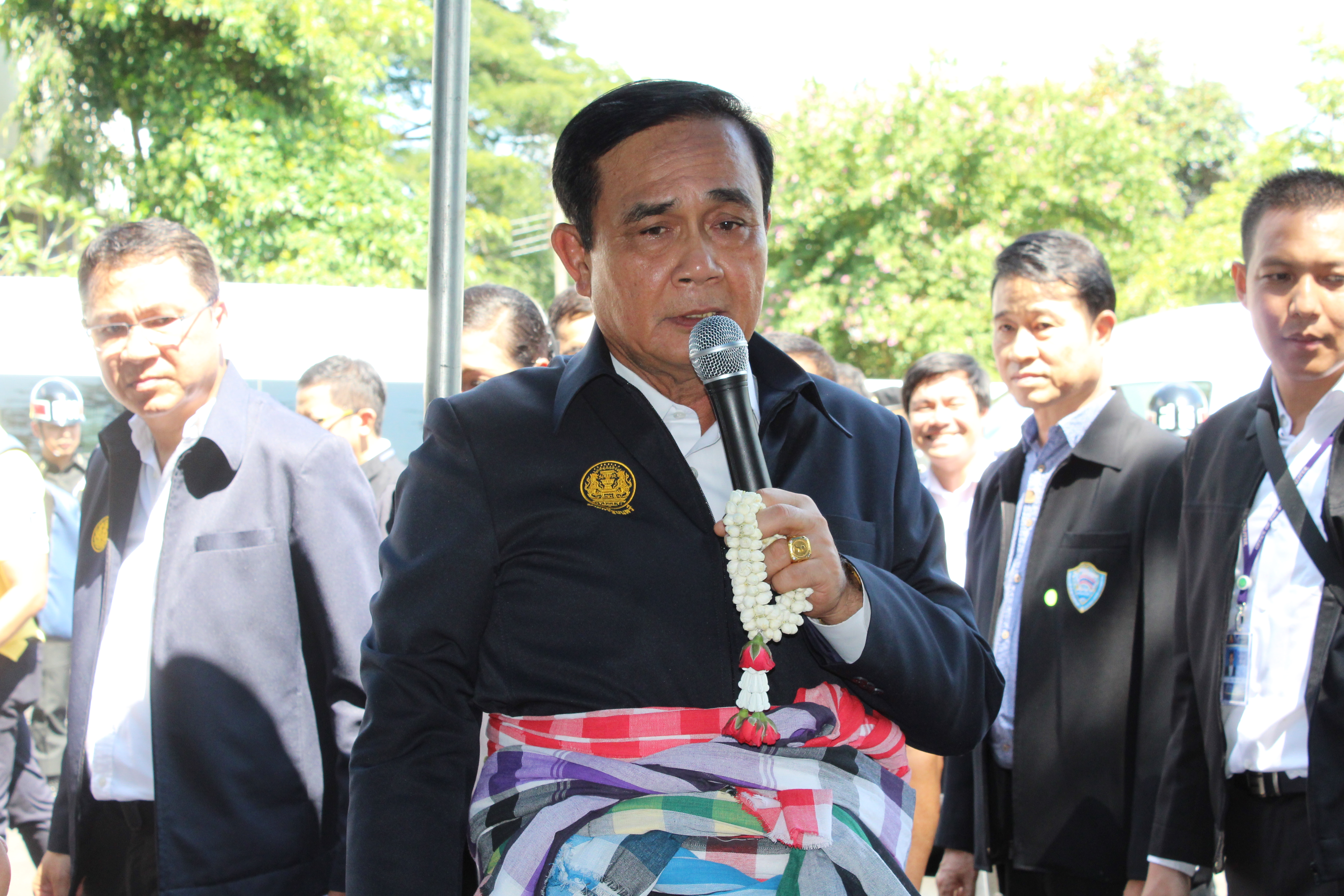 ต้อนรับ นายกรัฐมนตรี (พลเอกประยุทธ์ จันทร์โอชา) พร้อมทั้งคณะ..คลิก