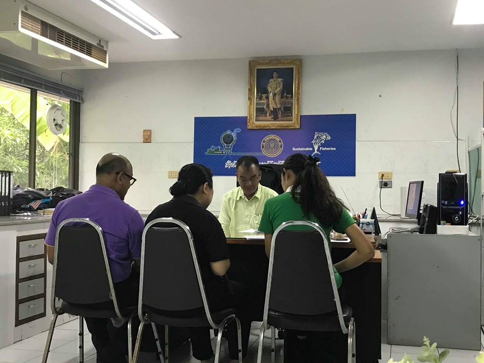 เจ้าหน้าที่ศูนย์วิจัยและพัฒนาประมงอ่าวไทยตอนบน (สมุทรปราการ) ลงพื้นที่ตรวจสุขอนามัยในเรือประมง..คลิก