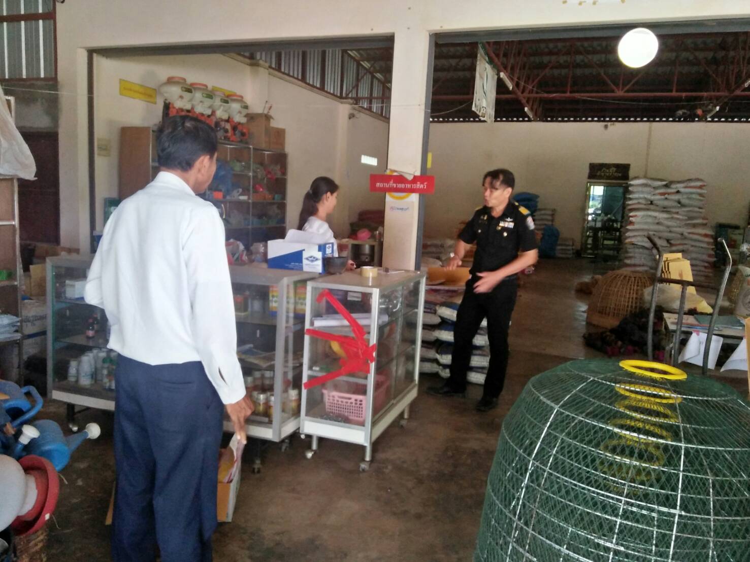 สำนักงานประมงจังหวัดศรีสะเกษร่วมกิจกรรมการเข้าตรวจสอบร้านค้าอาหารสัตว์..คลิก