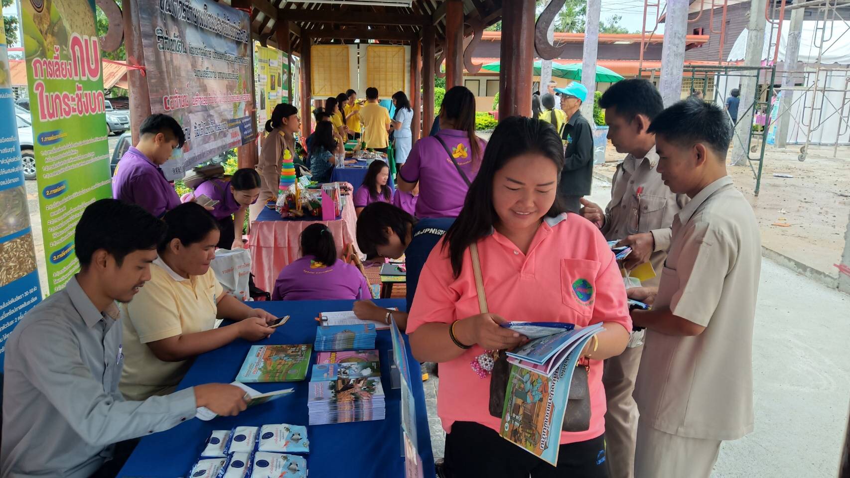 สำนักงานประมงจังหวัดศรีสะเกษ ร่วมออกหน่วยบริการโครงการจังหวัดเคลื่อนที่