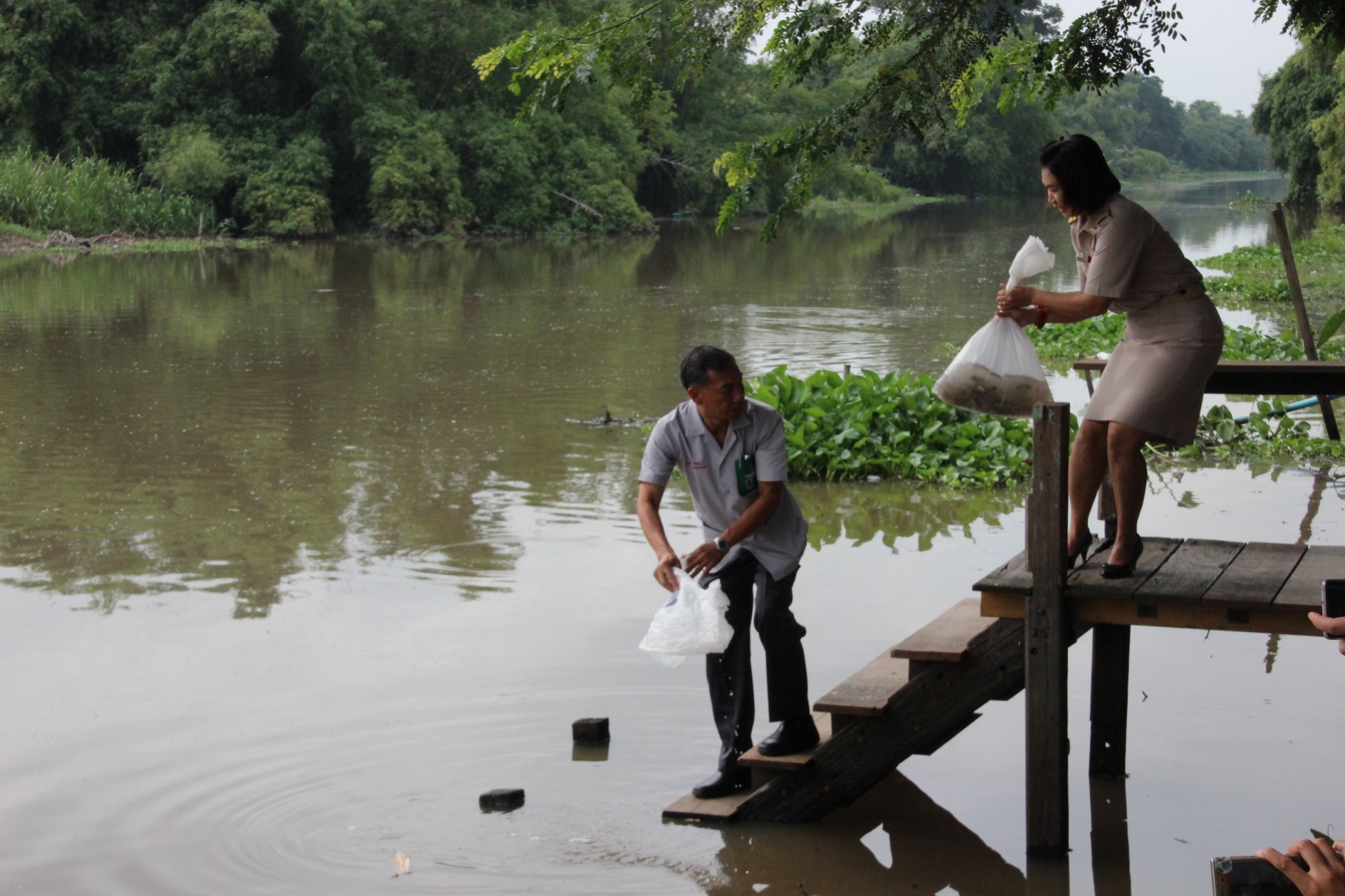 โครงการหน่วยบำบัดทุกข์ บำรุงสุข สร้างรอยยิ้มและความปรองดองสมานฉันท์ ให้ประชาชนจังหวัดนครนายก..คลิก