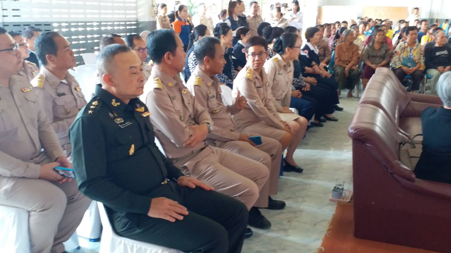 สำนักงานประมงจังหวัดศรีสะเกษร่วมพิธีมอบถุงยังชีพพระราชทาน..คลิก