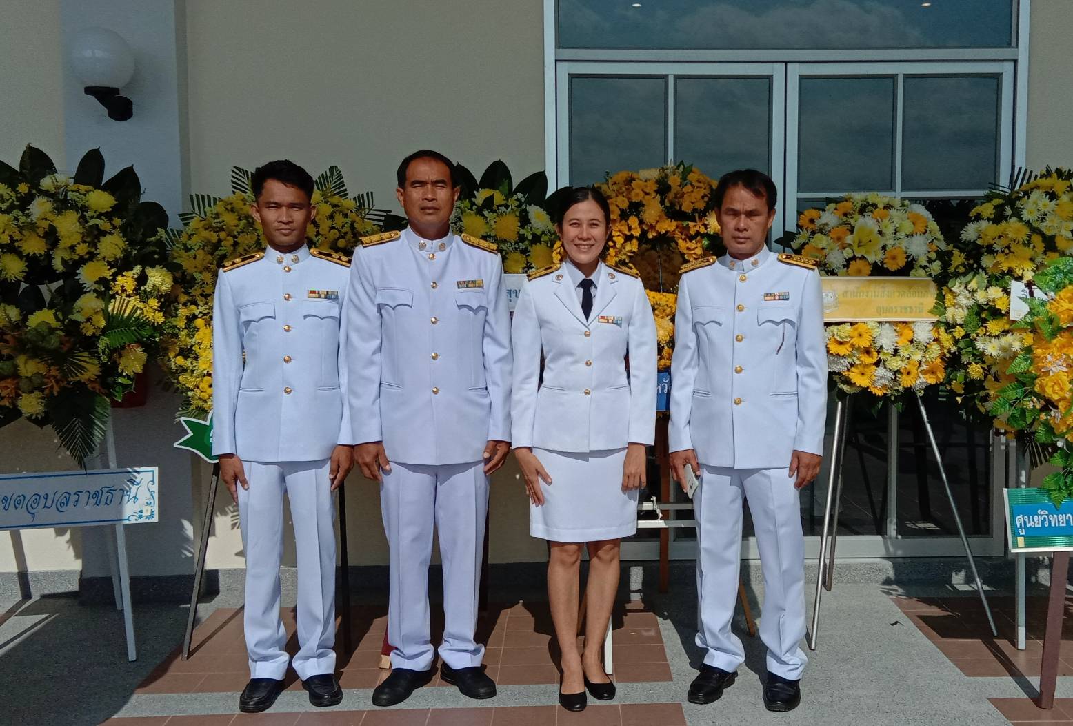 เจ้าหน้าที่สำนักงานประมงจังหวัดอุบลราชธานี  ร่วมพิธีวางพวงมาลาเบื้องหน้าพระบรมฉายาลักษณ์ เนื่องในวันคล้ายวันสวรรคต พระบาทสมเด็จพระบรมชนกาธิเบศร มหาภูมิพลอดุลยเดชมหาราช บรมนาถบพิตร ณ อาคารหอประชุม ศาลากลางจังหวัดอุบลราชธานี..คลิก