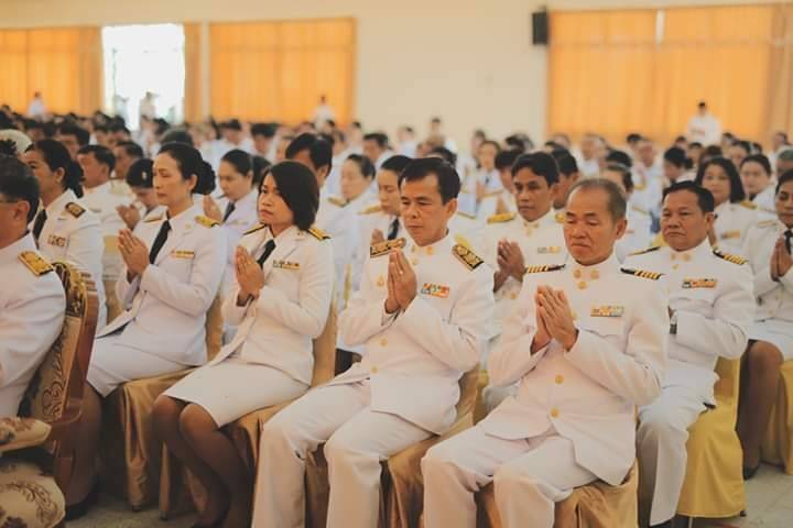 นายประจักษ์ แสนภักดี ประมงอำเภอวารินชำราบ  ร่วมพิธีบำเพ็ญกุศลและพิธีน้อมรำลึกเนื่องในวันคล้ายวันสวรรคตพระบาทสมเด็จพระบรมชนกาธิเบศร มหาภูมิพลอดุลยเดชมหาราช บรมนาถบพิตร..คลิก