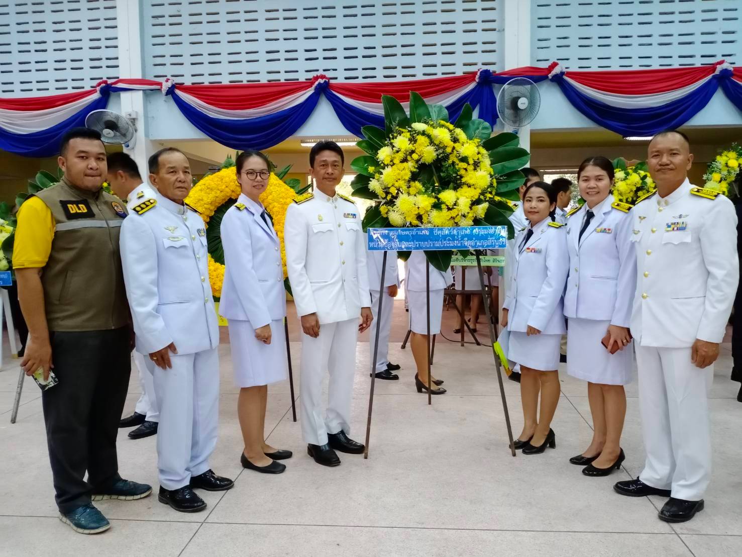 นางสาวกานต์รวี รักผล ประมงอำเภอสิรินธร ร่วมพิธีบำเพ็ญกุศลและพิธีน้อมรำลึกเนื่องในวันคล้ายวันสวรรคตพระบาทสมเด็จพระบรมชนกาธิเบศร มหาภูมิพลอดุลยเดชมหาราช บรมนาถบพิตร..คลิก