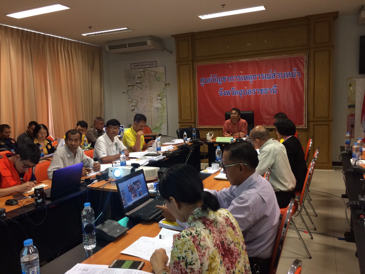 นายประชุม ดวนใหญ่ นักวิชาการประมงชำนาญการพิเศษ รักษาราชการแทนประมงจังหวัดอุบลราชธานี พร้อมด้วยนายกิตติพงษ์  ลีลาศสง่างาม หัวหน้ากลุ่มบริหารจัดการด้านการประมง เข้าร่วมประชุมคณะกรรมการให้ความช่วยเหลือผู้ประสบภัยพิบัติจังหวัดอุบลราชธานี (ก.ช.ภ.จ.อบ.)..คลิก