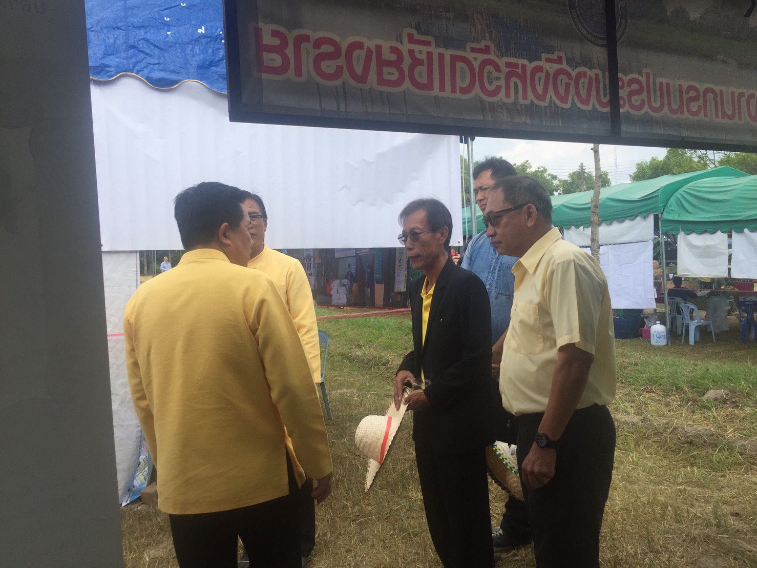 สำนักงานประมงจังหวัดเชียงราย ร่วมกับสถานีพัฒนาที่ดินเชียงราย จัดนิทรรศการวันดินโลก มีตลาดนัดสินค้าเกษตร ในวันที่ 3 ธันวาคม 2562 นี้ ภายใต้แนวคิด ปกป้อง อนาคต ลดการชะล้างดิน..คลิก