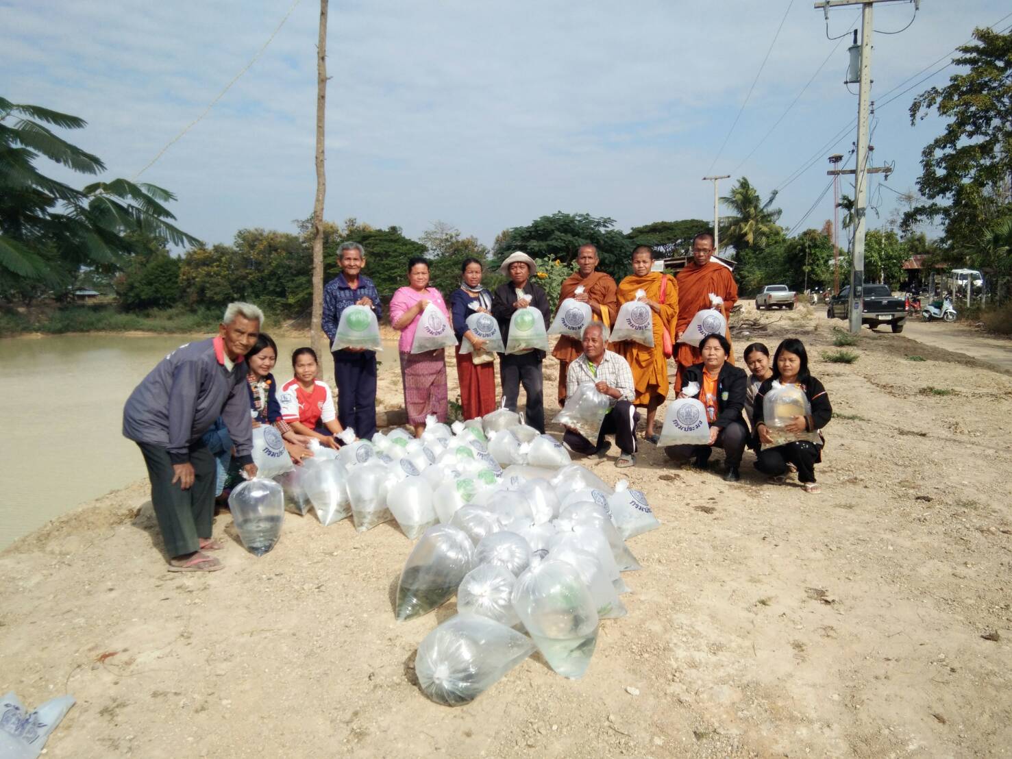 สำนักงานประมงจังหวัดศรีสะเกษ ร่วมปล่อยปลาเพิ่มผลผลิตในแหล่งน้ำ..คลิก
