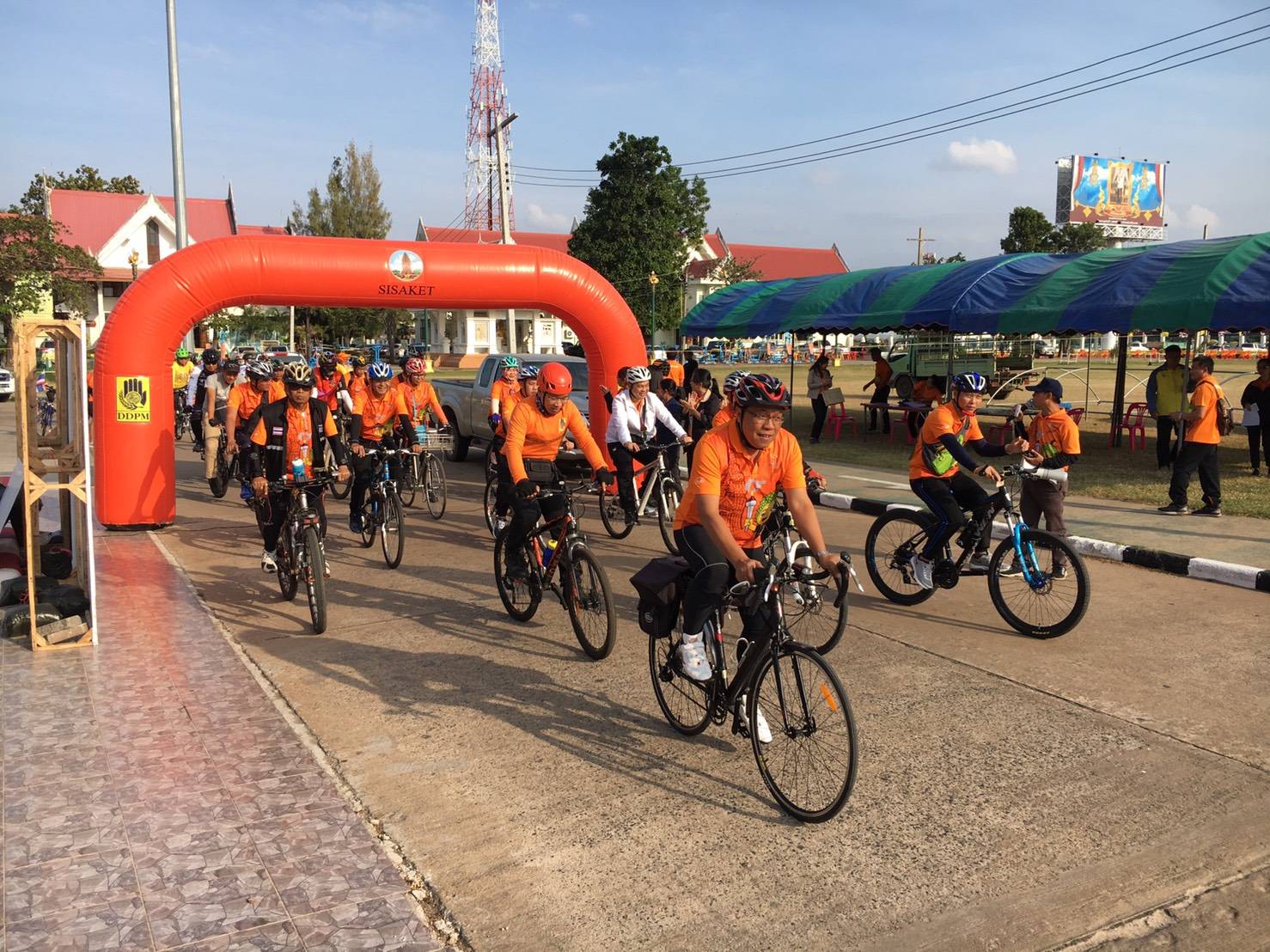 สำนักงานประมงจังหวัดศรีสะเกษ ร่วมกิจกรรม “ปั่นไปปลอบ” ใจสุขได้บุญกายสุขภาพดี ศรีสะเกษเมือง Sport city