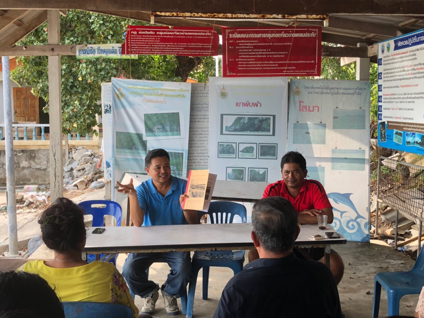 สำนักงานประมงอำเภอขนอม ดำเนินการประชาสัมพันธ์การขยายระยะเวลาการขอหนังสือรับรองเพื่อประกอบการยื่นขอจดทะเบียนเรือไทย พร้อมทั้งติดตามความก้าวหน้า ให้คำปรึกษา แนะนำ รับฟังปัญหาการดำเนินงานโครงการพัฒนาอาชีพและเสริมสร้างความเข้มแข็งของชุมชนประมงพื้นบ้าน ในเขตพื้นที่อำเภอขนอม..คลิก