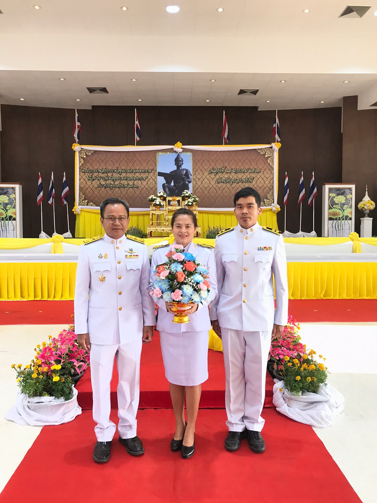 ประมงจังหวัดอุบลราชธานี พร้อมด้วยเจ้าหน้าที่สำนักงานประมงจังหวัดอุบลราชธานี เข้าร่วมพิธีถวายพานพุ่มดอกไม้สด เนื่องใน “วันพ่อขุนรามคำแหงมหาราช ประจำปี พุทธศักราช ๒๕๖๓..คลิก