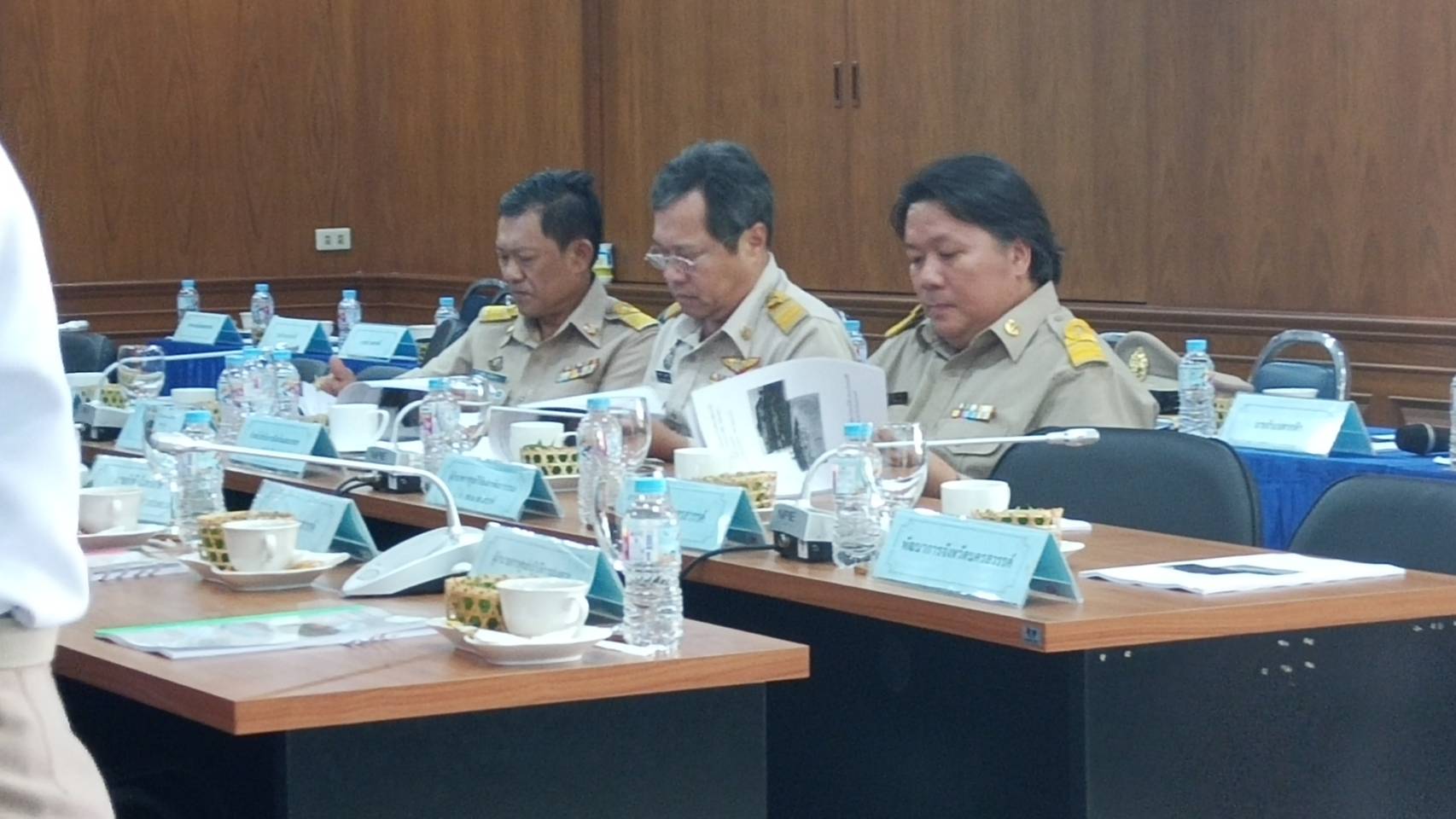 การประชุมการติดตามสถานการณ์ภัยแล้งและการบริหารจัดการน้ำในพื้นที่ภาคกลาง ขององคมนตรี (พล.อ.อ.ชลิต พุกผาสุข)..คลิก