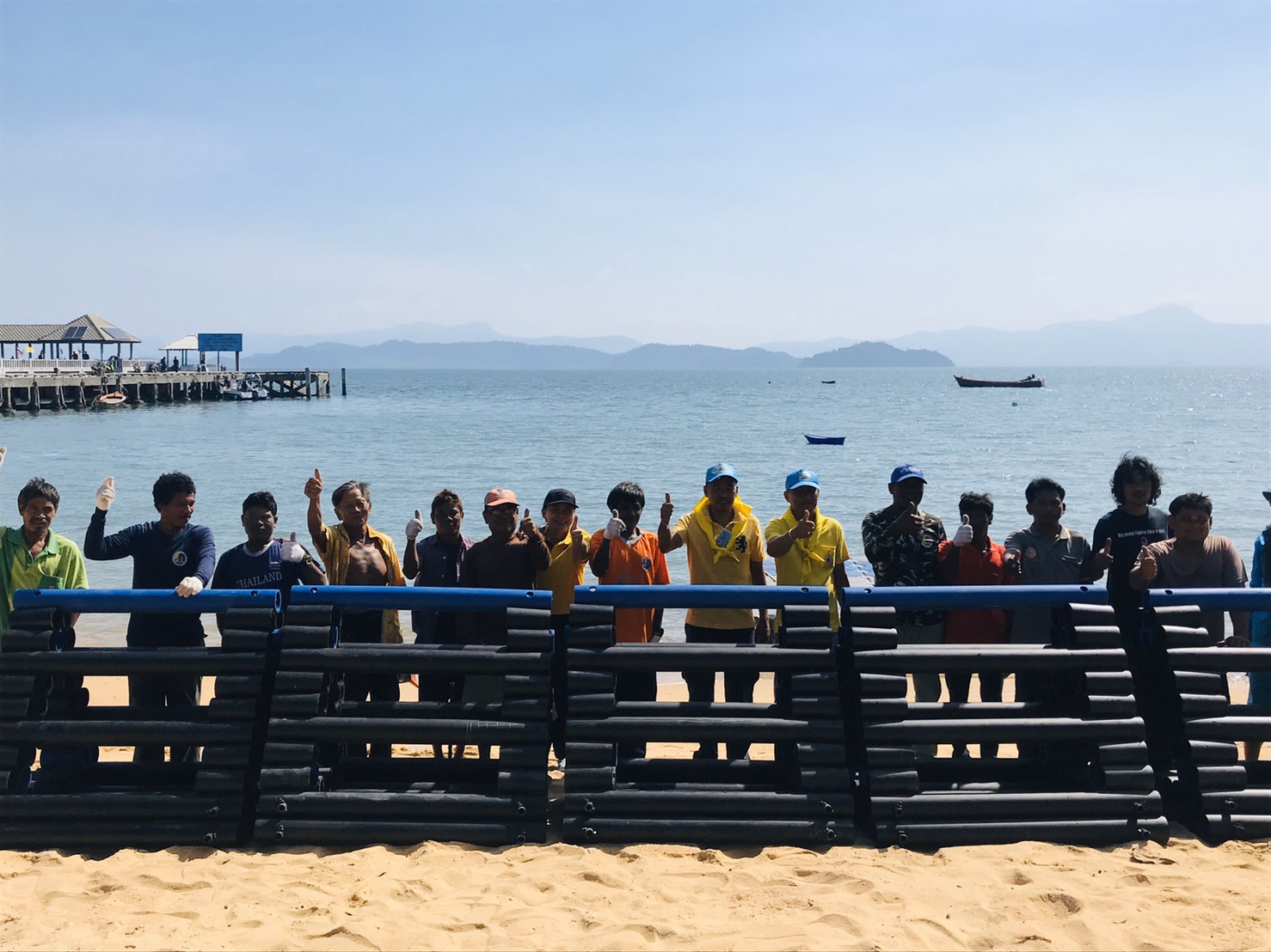 สำนักงานประมงจังหวัดระนอง จัดทำบ้านปลา..คลิก