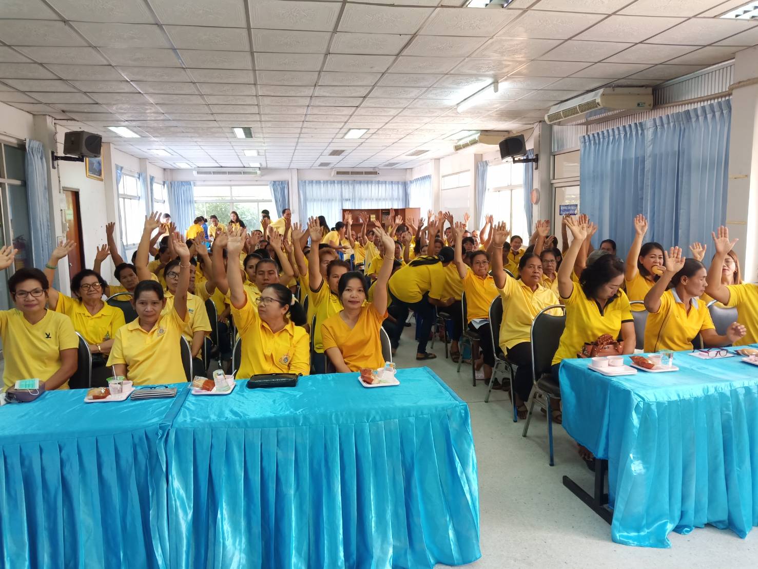 ประมงอำเภอโนนสูงประชุมประชาคมที่รักษาพันธุ์สัตว์น้ำบึงถนนหัก..คลิก