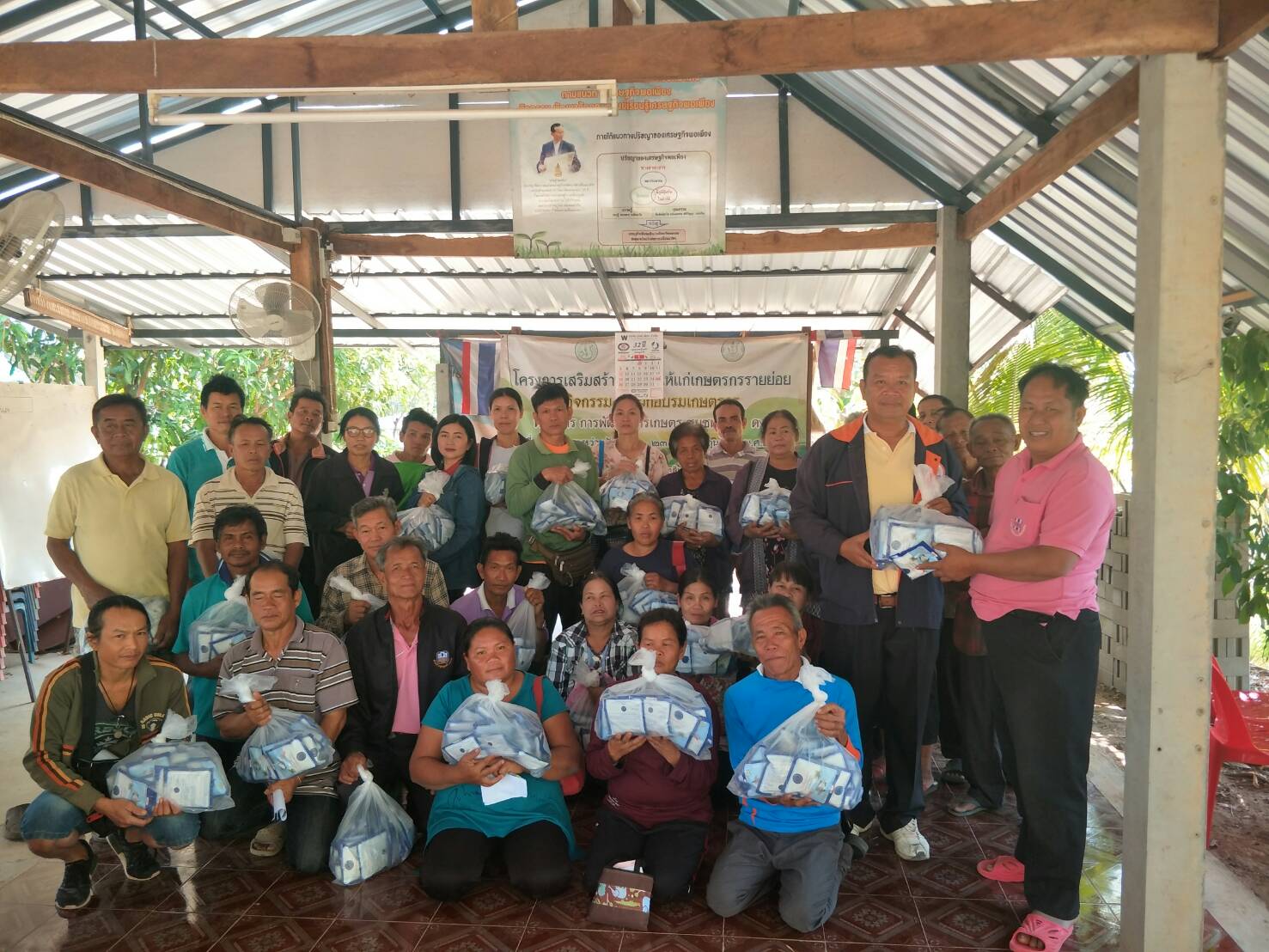 นายสันติ สีสด ประมงอำเภอลืออำนาจ ร่วมกับ ศูนย์วิจัยและพัฒนาการเพาะเลี้ยงสัตว์น้ำจืดอำนาจเจริญ ประชุมชี้แจงการเตรียมความพร้อมรับการตรวจประเมินฟาร์ม GAP โครงการแปลงใหญ่ปลาตะเพียนขาว..คลิก