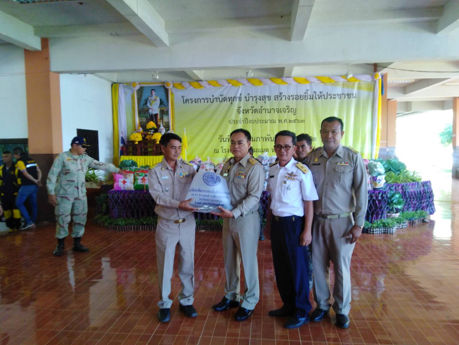 โครงการบำบัดทุกข์ บำรุงสุข สร้างรอยยิ้มให้ประชาชน จังหวัดอำนาจเจริญ ครั้งที่ 4/2563 ณ โรงเรียนมัธยมแมด ตำบลแมด อำเภอลืออำนาจ จังหวัดอำนาจเจริญ..คลิก