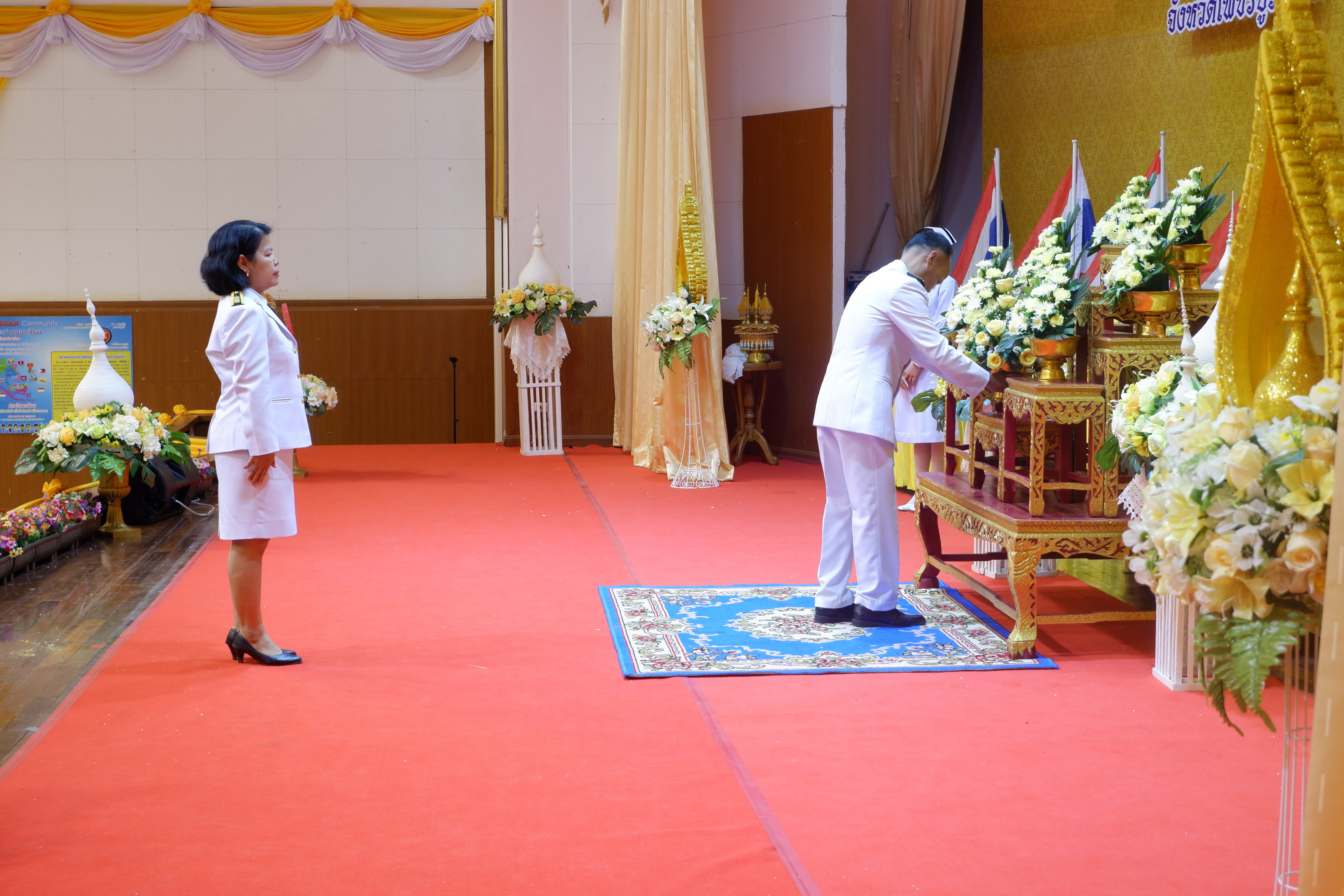 ร่วมพิธีวางพานพุ่มดอกไม้สดเนื่องในวันพระบิดาแห่งมาตรฐานการช่างไทย และวันมาตรฐานฝีมือแรงงานแห่งชาติ..คลิก