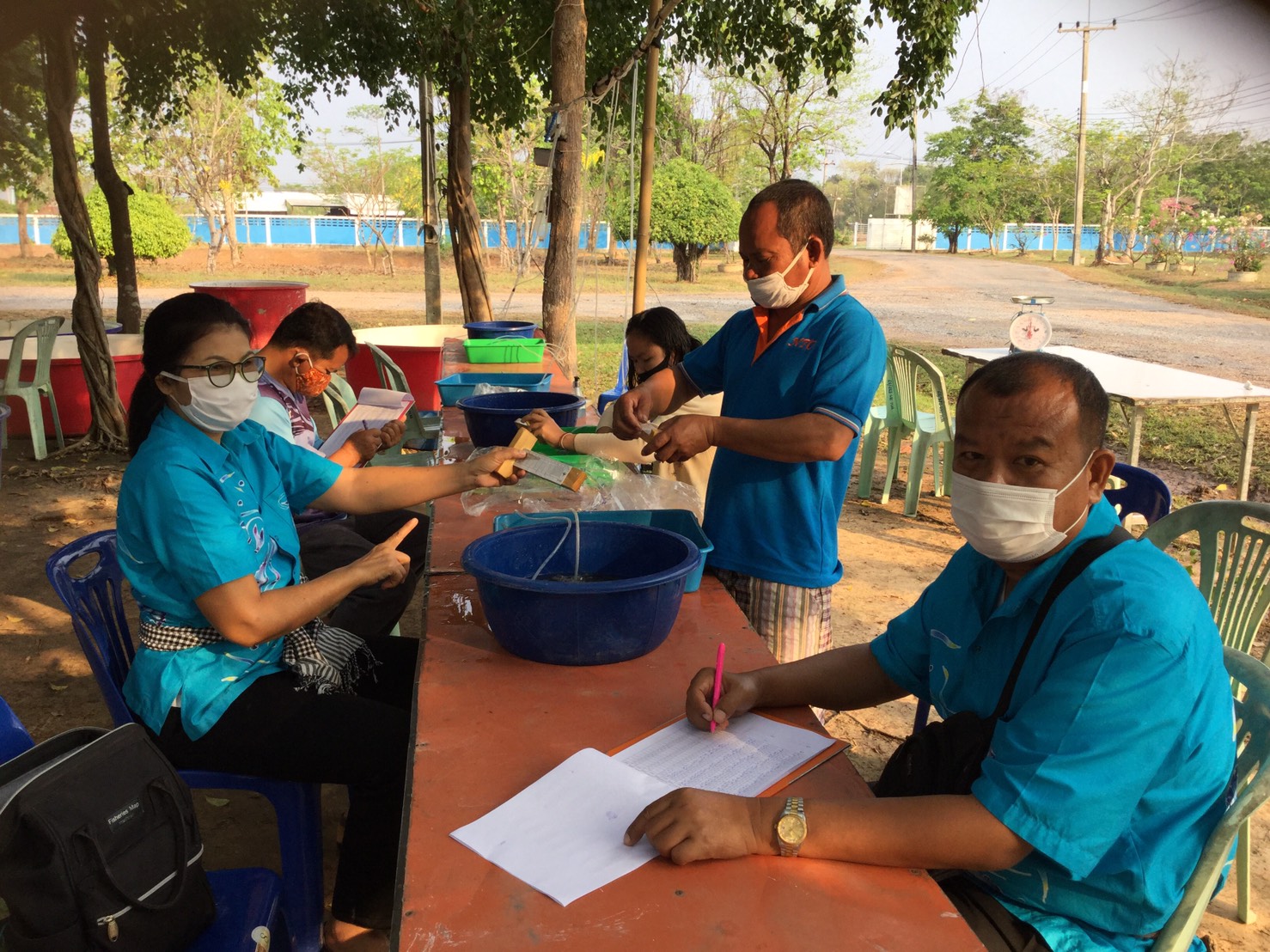 สำนักงานประมงจังหวัดอำนาจเจริญ ดำเนินการปล่อยกุ้งก้ามกรามโครงการสร้างรายได้จากอาชีพประมงในแหล่งน้ำชุมชน..คลิก