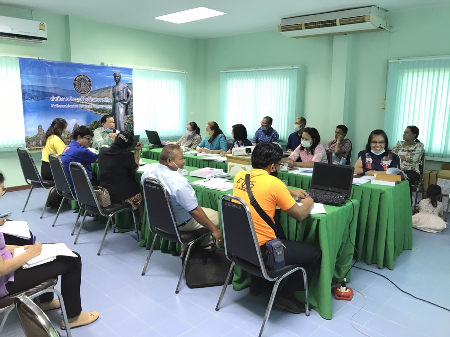 ประชุมข้าราชการ พนักงานเจ้าหน้าที่ สำนักงานประมงจังหวัดและสำนักงานประมงอำเภอ ประจำเดือนพฤษภาคม 2563..คลิก