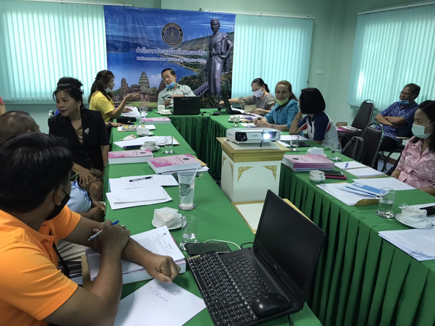 ประชุมข้าราชการ พนักงานเจ้าหน้าที่ สำนักงานประมงจังหวัดและสำนักงานประมงอำเภอ ประจำเดือนพฤษภาคม 2563