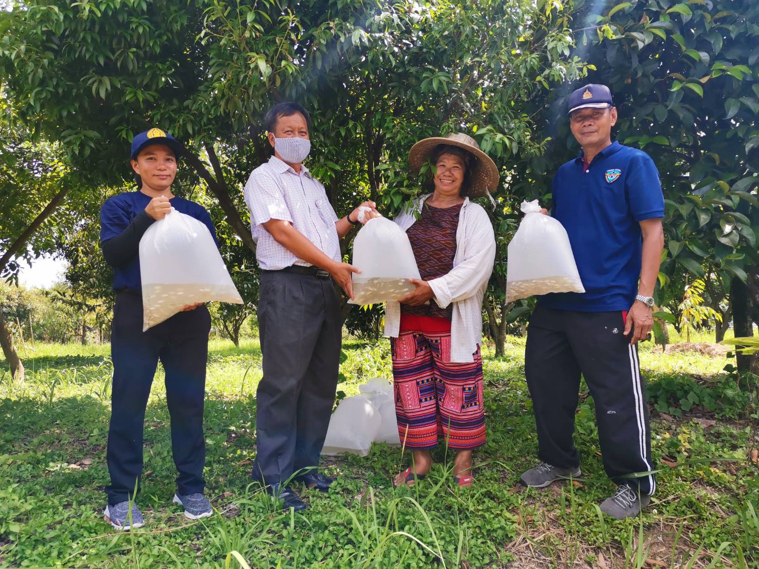 เข้าร่วมขยายผลโครงการเกษตรรวมใจ ส่งมอบพันธุ์ปลากินพืช จำนวน 3,000 ตัว ให้แก่เกษตรกร บ้านโพธิ์งาม หมู่ 10 ต.สาริกา อ.เมืองนครนายก จ.นครนายก..คลิก