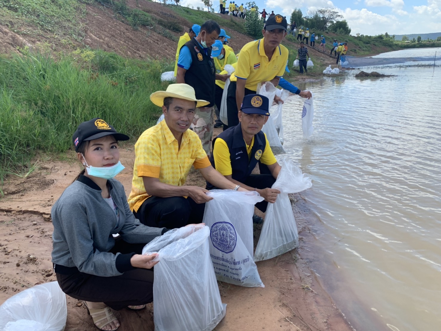 วันที่ 17 กรกฎาคม 2563 นายสถิตย์ คำลาเลี้ยง นายอำเภอโนนสังพร้อมด้วย นายวิทยา ประเสริฐสังข์ ประมงอำเภอโนนสัง..คลิก