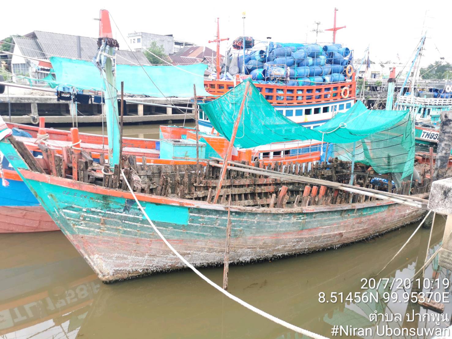 สำนักงานประมงจังหวัดนครศรีธรรมราช ร่วมกับ สำนักงานเจ้าท่าภูมิภาคสาขานครศรีธรรมราช ตรวจสอบเรือขณะทำลายเรือประมง ณ ท่าเทียบเรือโชคชูจันทร์ อำเภอเมืองนครศรีธรรมราช..คลิก