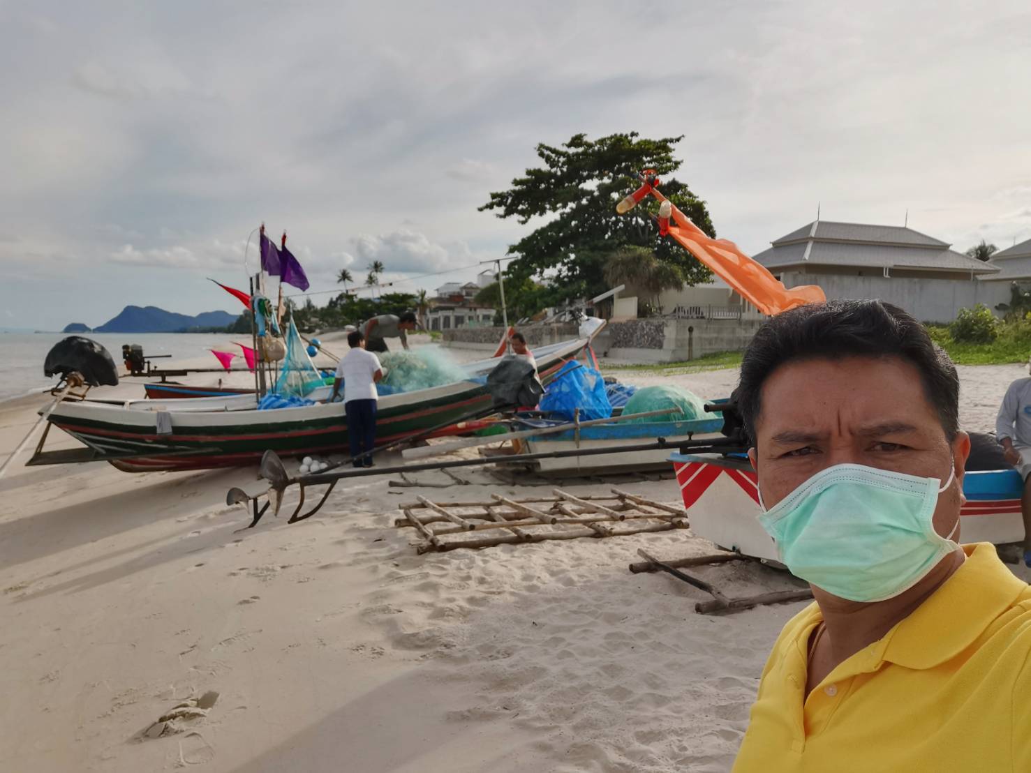 สำนักงานประมงอำเภอขนอม พร้อมด้วยเจ้าหน้าที่หน่วยป้องกันและปราบปรามประมงทะเลเกาะถ้ำ ร่วมติดตามผลการดำเนินงานตามโครงการเสริมสร้างการมีส่วนร่วมชุมชนประมงทะเลชายฝั่ง กิจกรรมการจัดสร้างแหล่งอาศัยสัตว์น้ำ (ซั้งเชือก) ณ บริเวณชายฝั่งทะเล กลุ่มประมงพื้นบ้านชายฝั่ง บ้านเปร็ต หมู่ที่ 7 ตำบลขนอม อำเภอขนอม จังหวัดนครศรีธรรมราช..คลิก