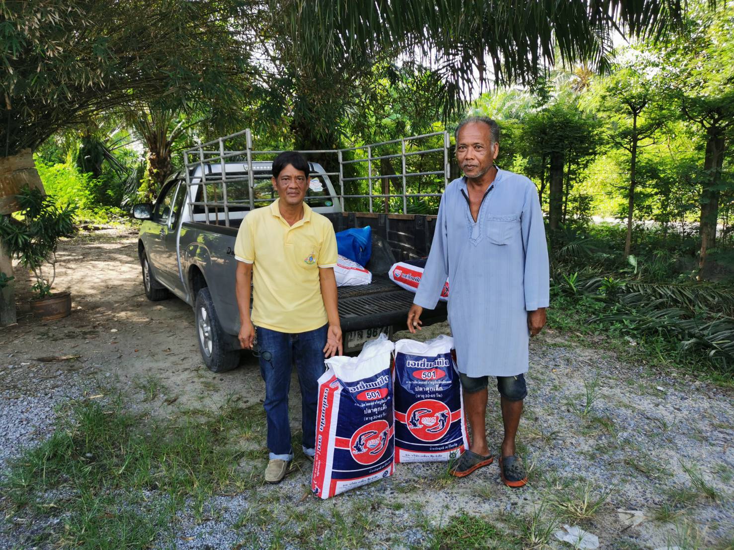 สำนักงานประมงอำเภอเชียรใหญ่  มอบปัจจัยการผลิตตามโครงการศูนย์เรียนรู้การเพิ่มประสิทธิภาพการผลิตสินค้าเกษตร (ศพก.)  แก่ศูนย์เครือข่ายด้านประมง