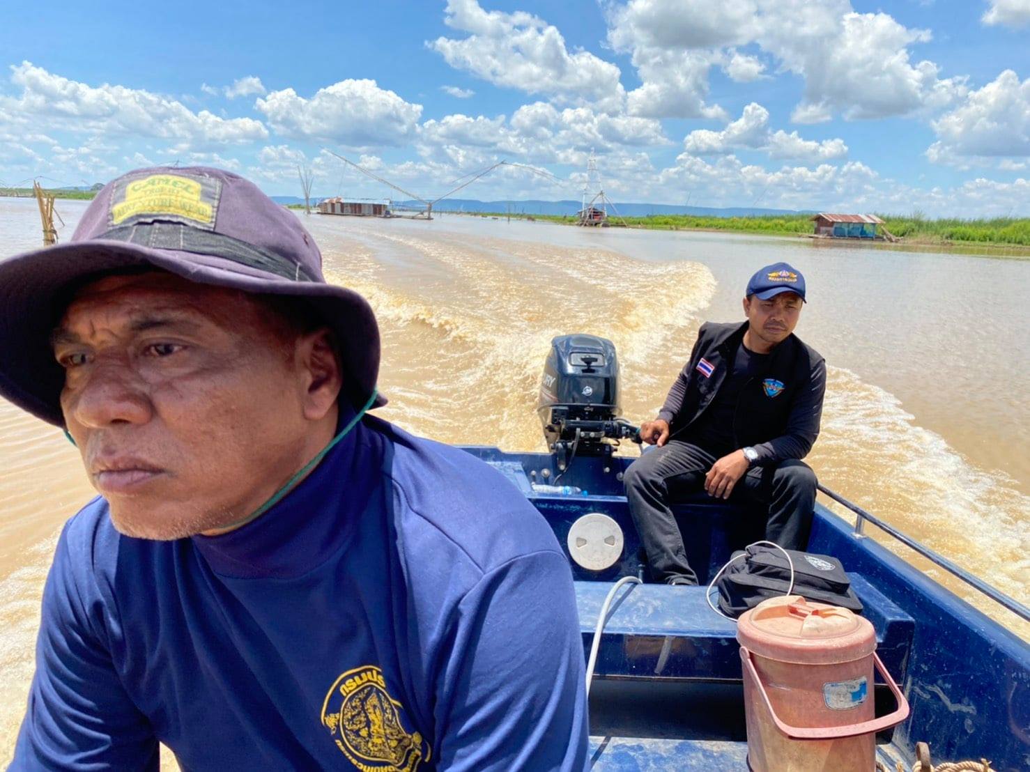 วันที่ 26 กรกฎาคม 2563 ชุดเฉพาะกิจควบคุมการทำการประมงอ่างเก็บน้ำเขื่อนอุบลรัตน์ ในช่วงฤดูน้ำแดง ประจำปี 2563 ได้ออกปฏิบัติงานตรวจตราป้องปรามเฝ้าระวังการทำการประมงที่ผิดกฎหมายบริเวณเขตอนุรักษ์พันธุ์สัตว์น้ำ..คลิก