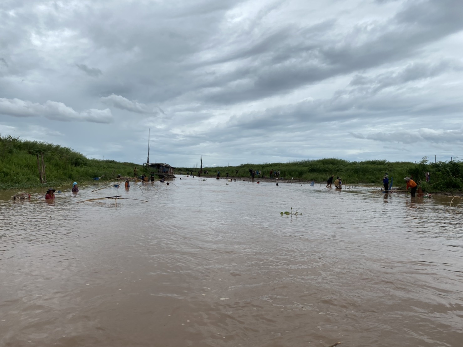 วันที่ 3 สิงหาคม 2563 ชุดเฉพาะกิจควบคุมการทำการประมงอ่างเก็บน้ำเขื่อนอุบลรัตน์ ในช่วงฤดูน้ำแดง ประจำปี 2563..คลิก