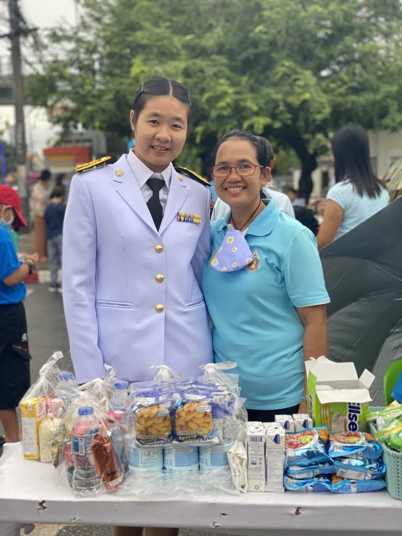 ร่วมพิธีทำบุญตักบาตร เพื่อถวายเป็นพระราชกุศล..คลิก