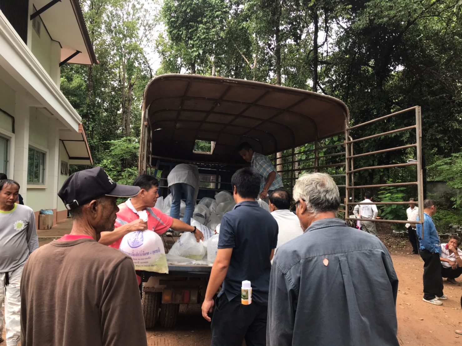 วันที่ 21 สิงหาคม 2563  ส่งมอบพันธุ์ปลากินพืช ที่เข้าร่วมโครงการส่งเสริมเกษตรทฤษฎีใหม่ ประจำปี 2563 พื้นที่อำเภอนาวัง