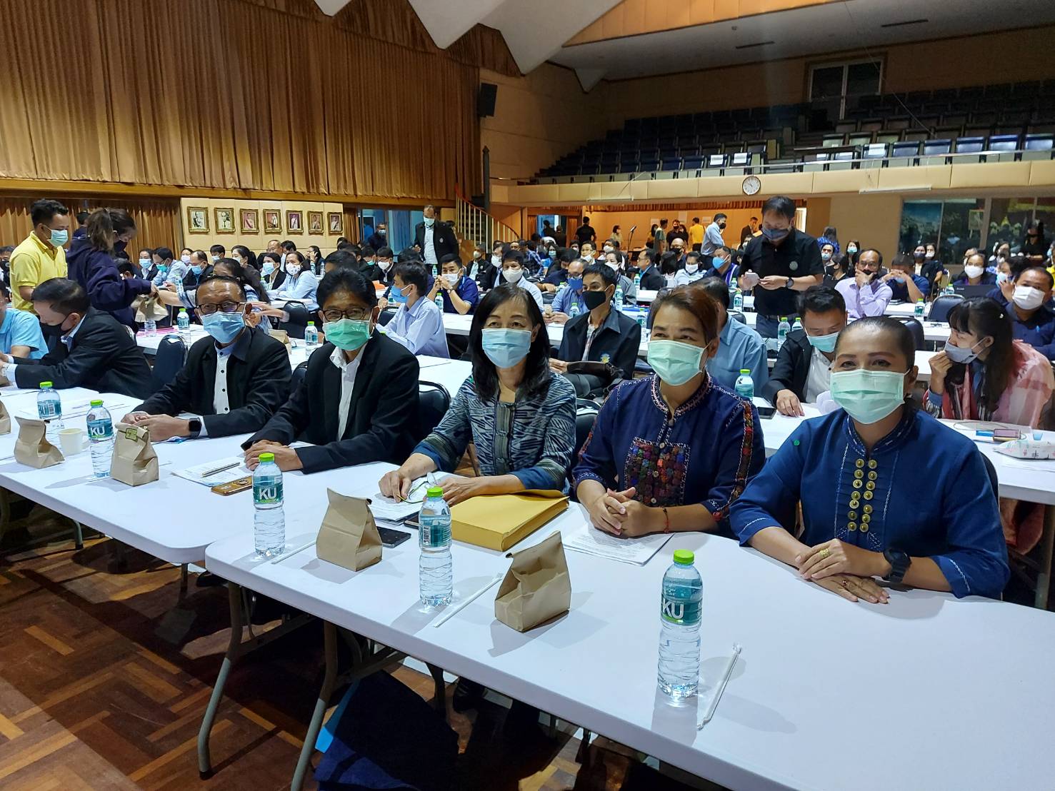 วันที่ 20 - 21 สิงหาคม 2563 เวลา 09.30 - 16.40 น.  ร่วมประชุมติดตามและสรุปผลการดำเนินงานโครงการธนาคารสินค้าเกษตร (กิจกรรมสนับสนุนธนาคารผลผลิตสัตว์น้ำแบบมีส่วนร่วม) ประจำปีงบประมาณ 2563