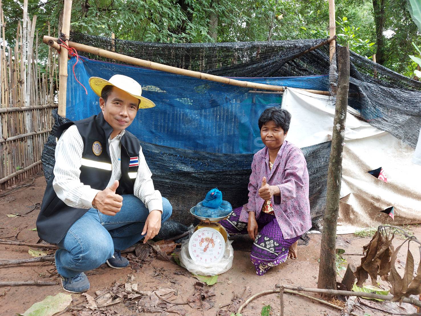 วันที่ 21 สิงหาคม 2563 ประมงอำเภอโนนสัง ออกตรวจติดตามและสุ่มตรวจผลผลิตจากการเลี้ยงและสำรวจรายได้จากการประมงของเกษตรกรที่เข้าร่วมโครงการส่งเสริมและพัฒนาอาชีพเพื่อแก้ไขปัญหาที่ดินทำกินของเกษตรกร (คทช)  จังหวัดหนองบัวลำภู