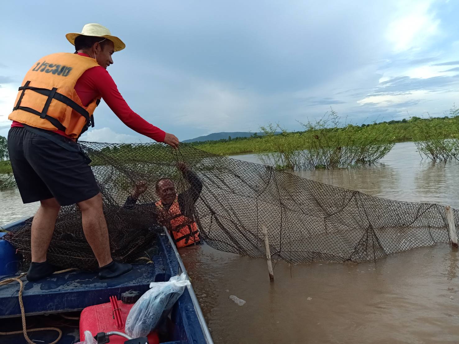 วันที่ 22 สิงหาคม 2563 ชุดเฉพาะกิจควบคุมการทำการประมงอ่างเก็บน้ำเขื่อนอุบลรัตน์ ในช่วงฤดูน้ำแดง ประจำปี 2563..คลิก