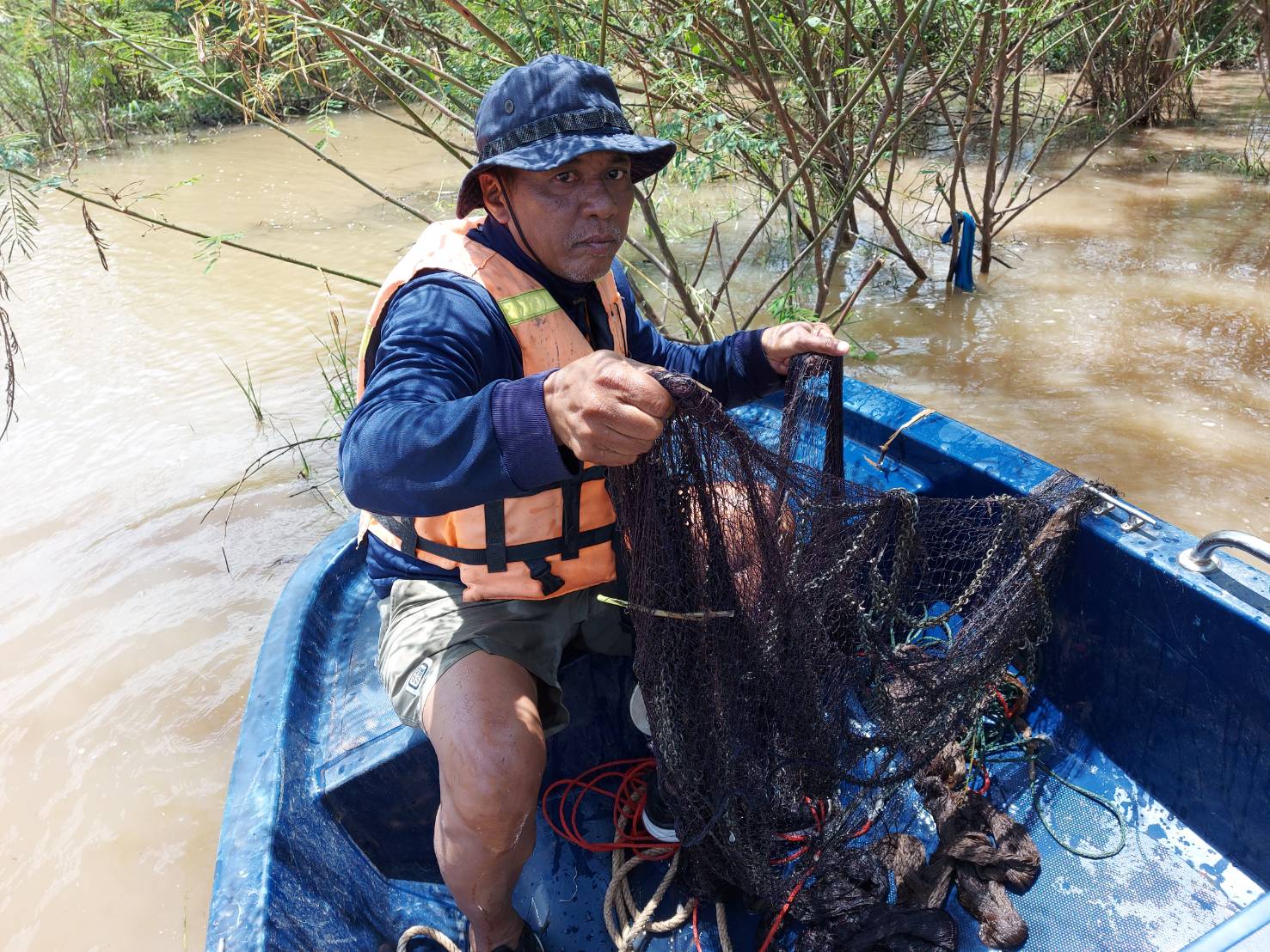 วันที่ 23 สิงหาคม 2563 ชุดเฉพาะกิจควบคุมการทำการประมงอ่างเก็บน้ำเขื่อนอุบลรัตน์ ใน้ช่วงฤดูน้ำแดง ประจำปี 2563