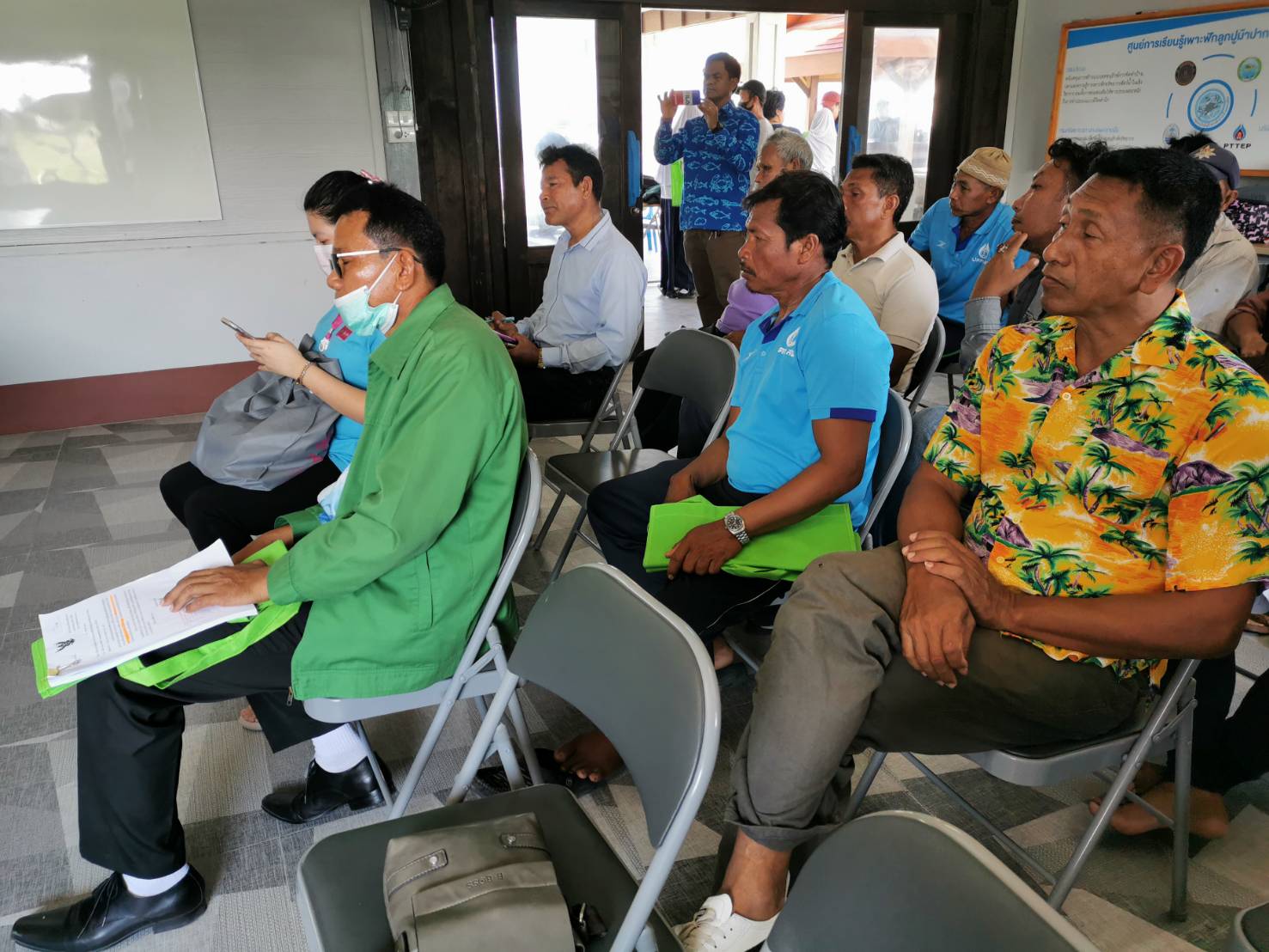 สำนักงานประมงอำเภอหัวไทร ร่วมประชุมชี้แจงและประชาสัมพันธ์การดำเนินงานโครงการสินเชื่อเพื่อเสริมสภาพคล่องผู้ประกอบการประมง ในพื้นที่อำเภอหัวไทร จังหวัดนครศรีธรรมราช..คลิก