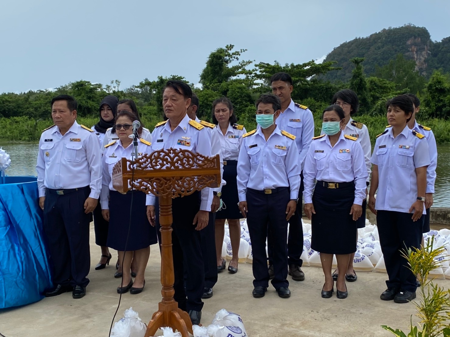 พิธีปล่อยพันธุ์สัตว์น้ำ เนื่องในวันเฉลิมพระชนมพรรษาสมเด็จพระนางเจ้าสิริกิติ์ พระบรมราชินีนาถ พระบรมราชชนนีพันปีหลวง ณ ริมคลองงา บริเวณท่เทียบเรือสำนักงานเจ้าท่าภูมิภาคสาขาพังงา ศูนย์ราชการจังหวัดพังงา ในวันอังคารที่ ๑ กันยายน พ.ศ. ๒๕๖๓..คลิก