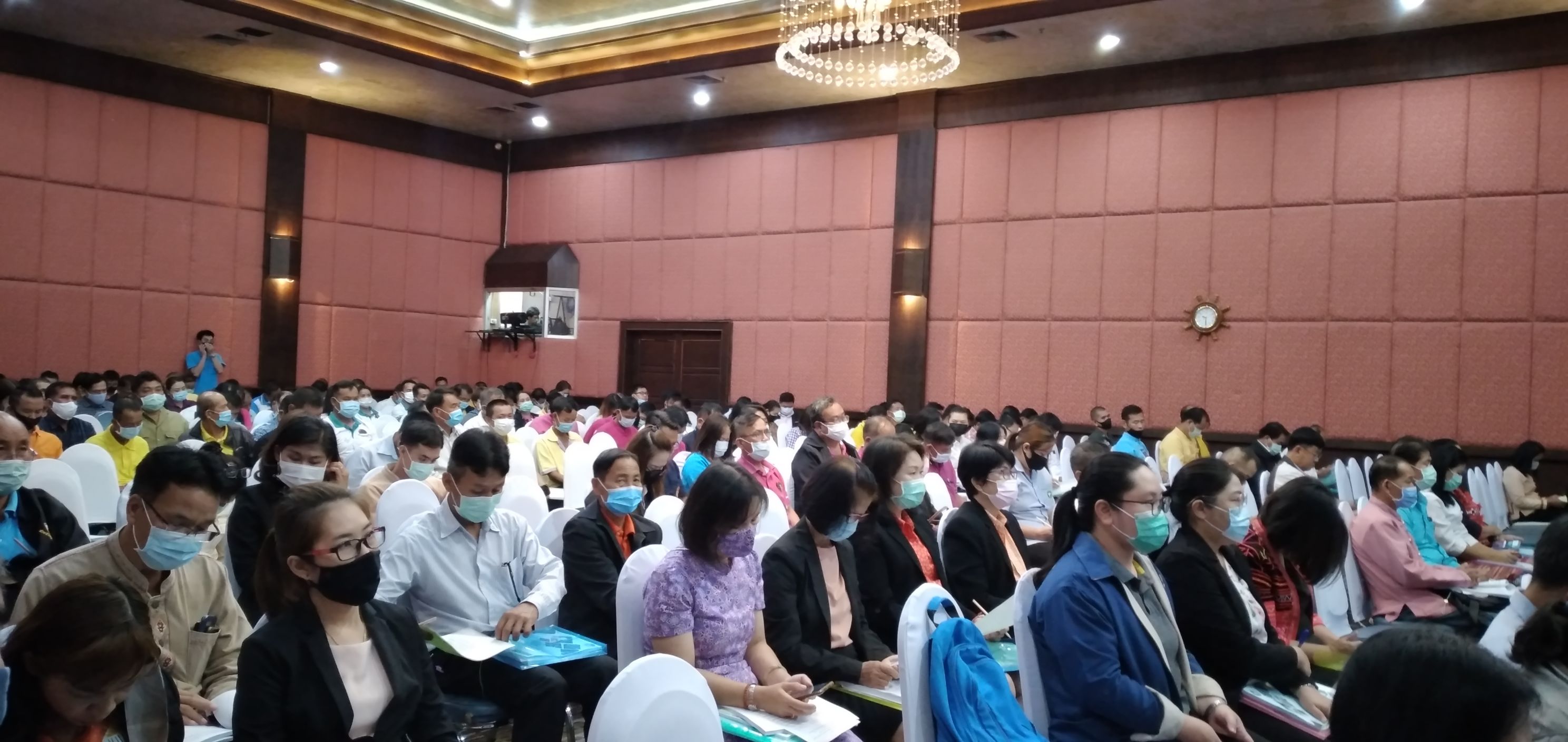ประชุมเพื่อรับฟังความคิดเห็น (ร่าง) แผนพัฒนาจังหวัดพะเยา (พ.ศ. ๒๕๖๑ – ๒๕๖๕)..คลิก