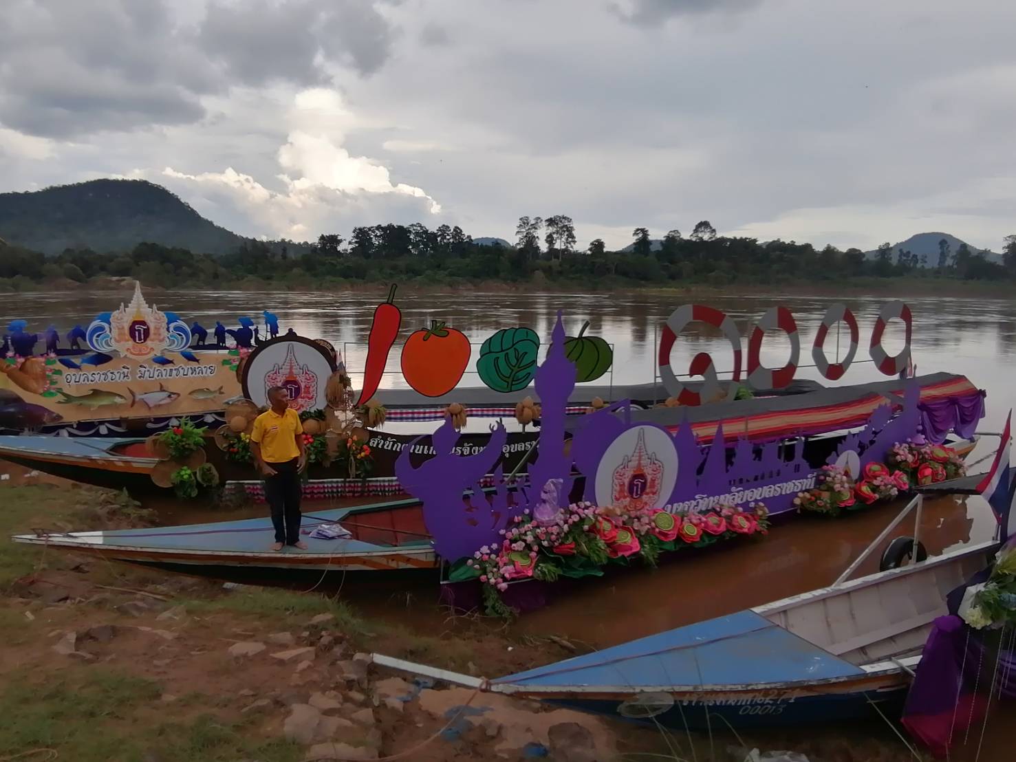 การรับเสด็จฯ สมเด็จพระกนิษฐาธิราชเจ้า กรมสมเด็จพระเทพรัตนราชสุดาฯ สยามบรมราชกุมารี ในการเสด็จพระราชดำเนินปฏิบัติพระราชกรณียกิจ ในพื้นที่จังหวัดอุบลราชธานี..คลิก