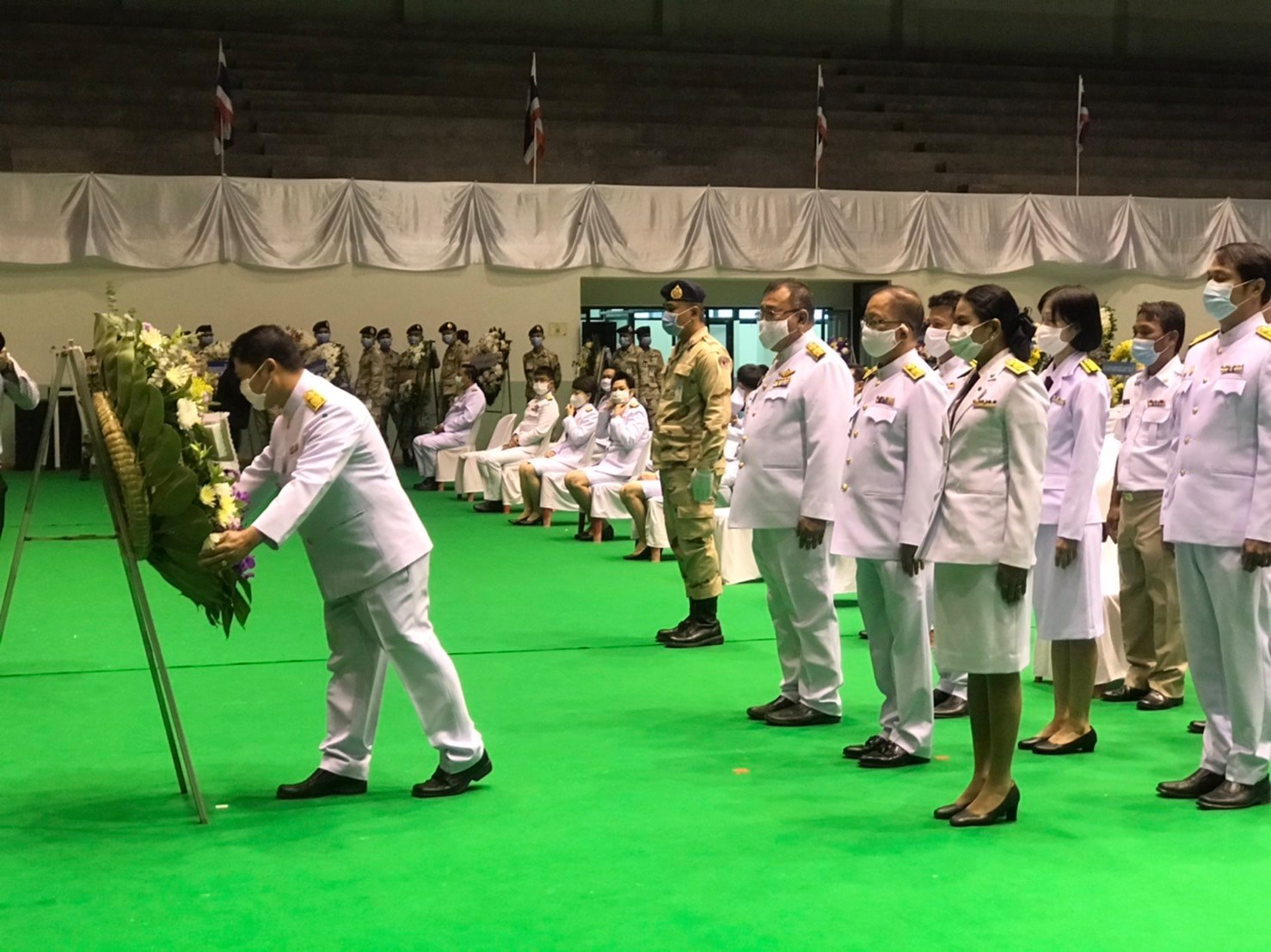 ถวายพวงมาลาเนื่องในวันคล้ายวันสวรรคตพระบาทสมเด็จพระจอมเกล้าเจ้าอยู่หัว ณ โรงยิมเนเซี่ยมจังหวัดราชบุรี