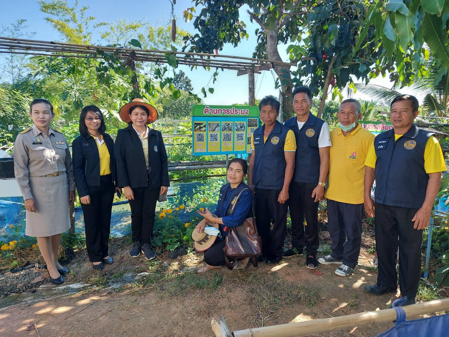 ประมงอำเภอสิรินธร  ร่วมกับหัวหน้าส่วนราชการ  ให้การต้อนรับคณะกรรมการตรวจประเมินโครงการชีววิถีพัฒนาอย่างยั่งยืน ระดับภาคตะวันออกเฉียงเหนือ..คลิก